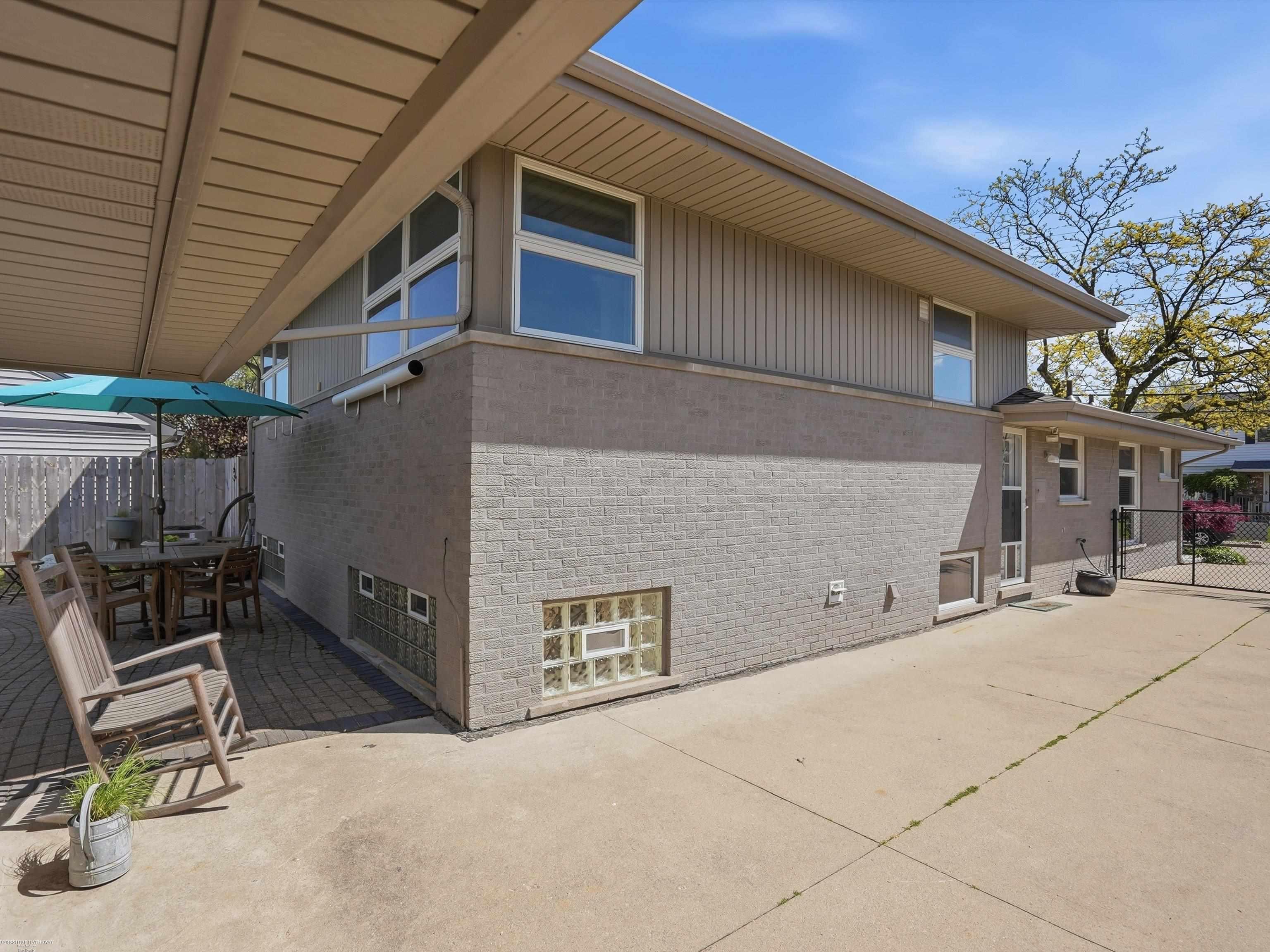 22445 Lange Street, Saint Clair Shores, MI, 48080