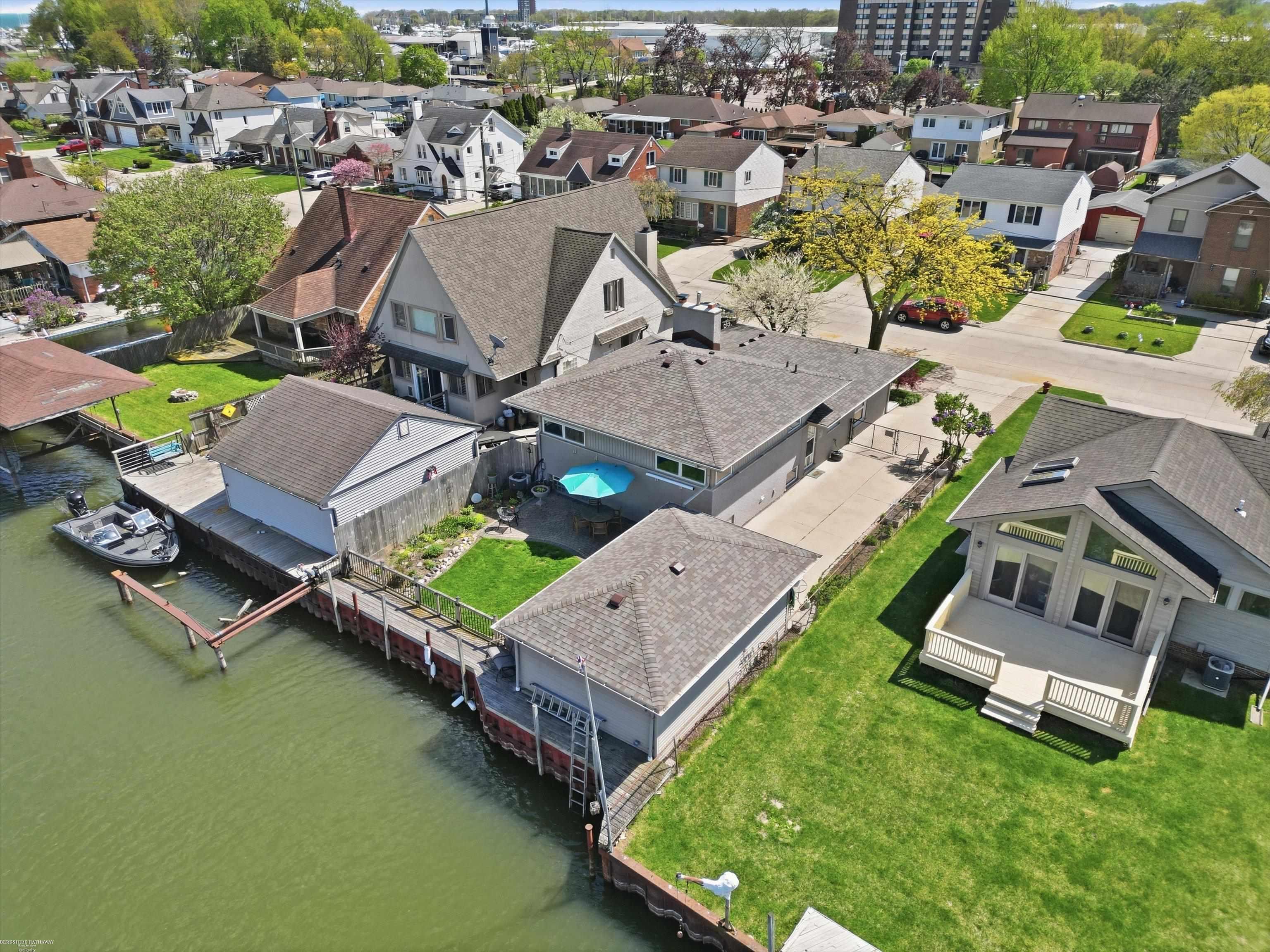 22445 Lange Street, Saint Clair Shores, MI, 48080