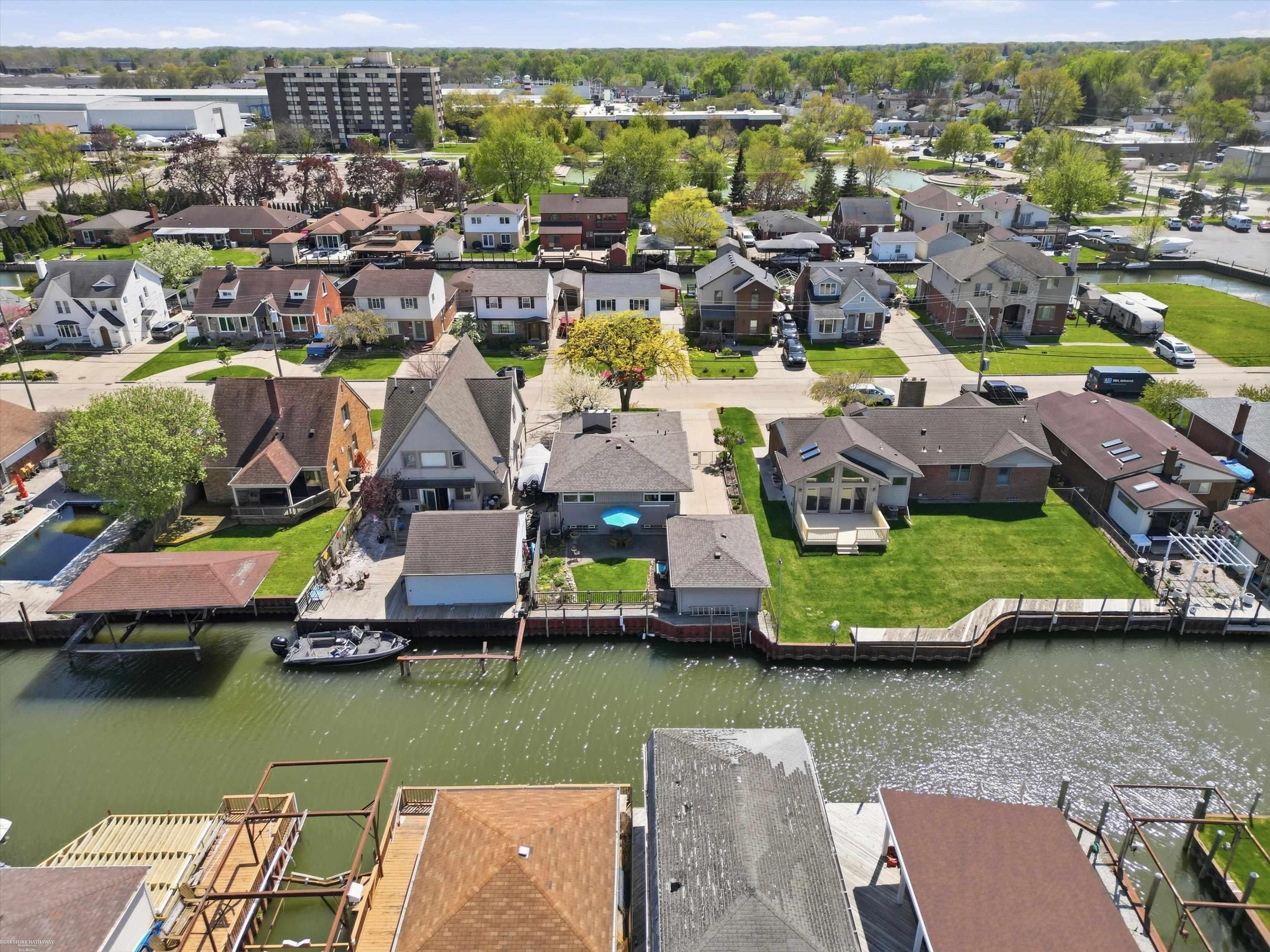 22445 Lange Street, Saint Clair Shores, MI, 48080