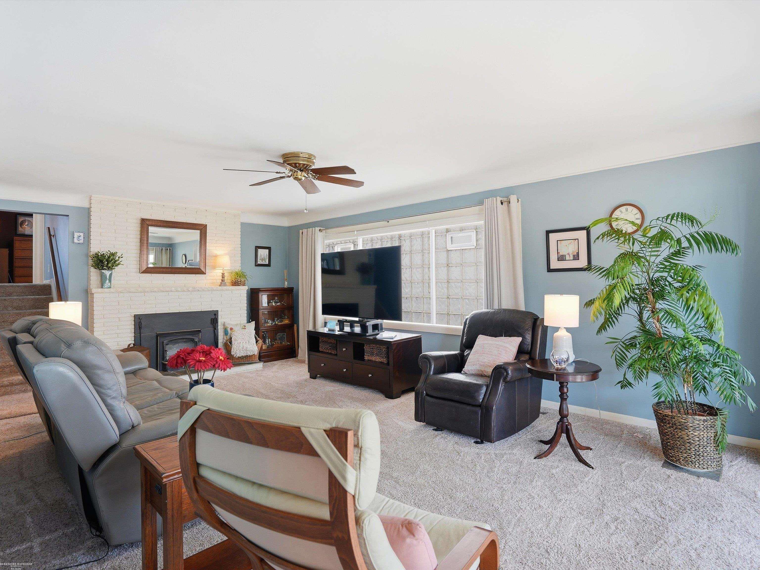 22445 Lange Street, Saint Clair Shores, MI, 48080