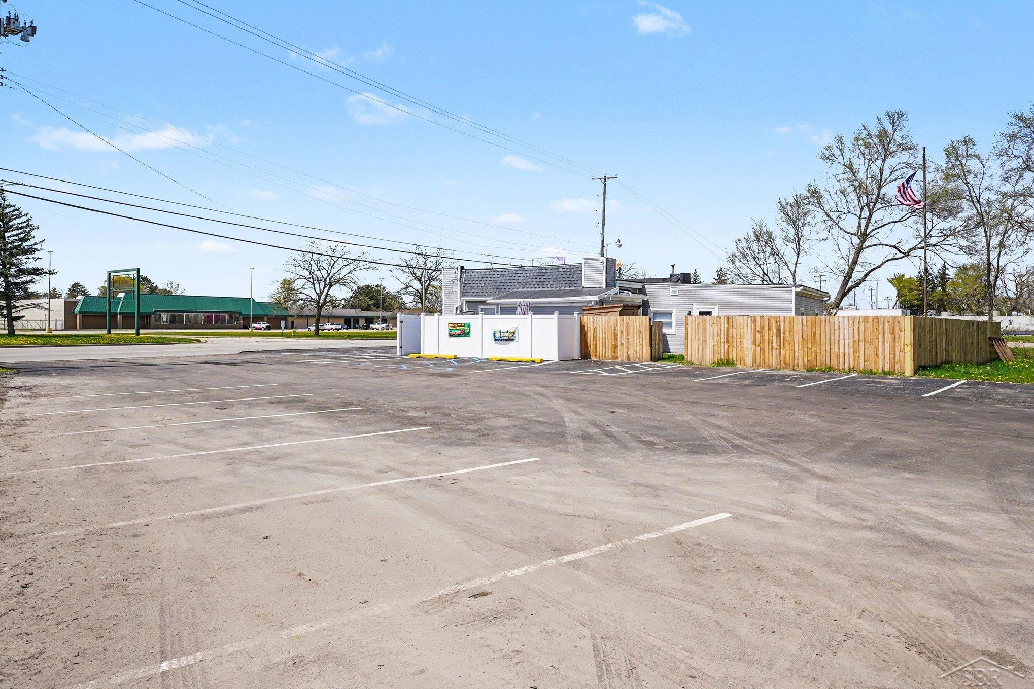 5463 Dixie Highway, Saginaw, MI, 48601