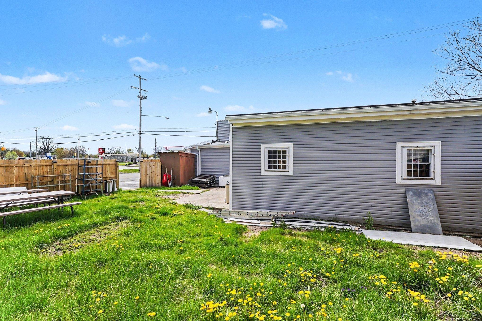 5463 Dixie Highway, Saginaw, MI, 48601
