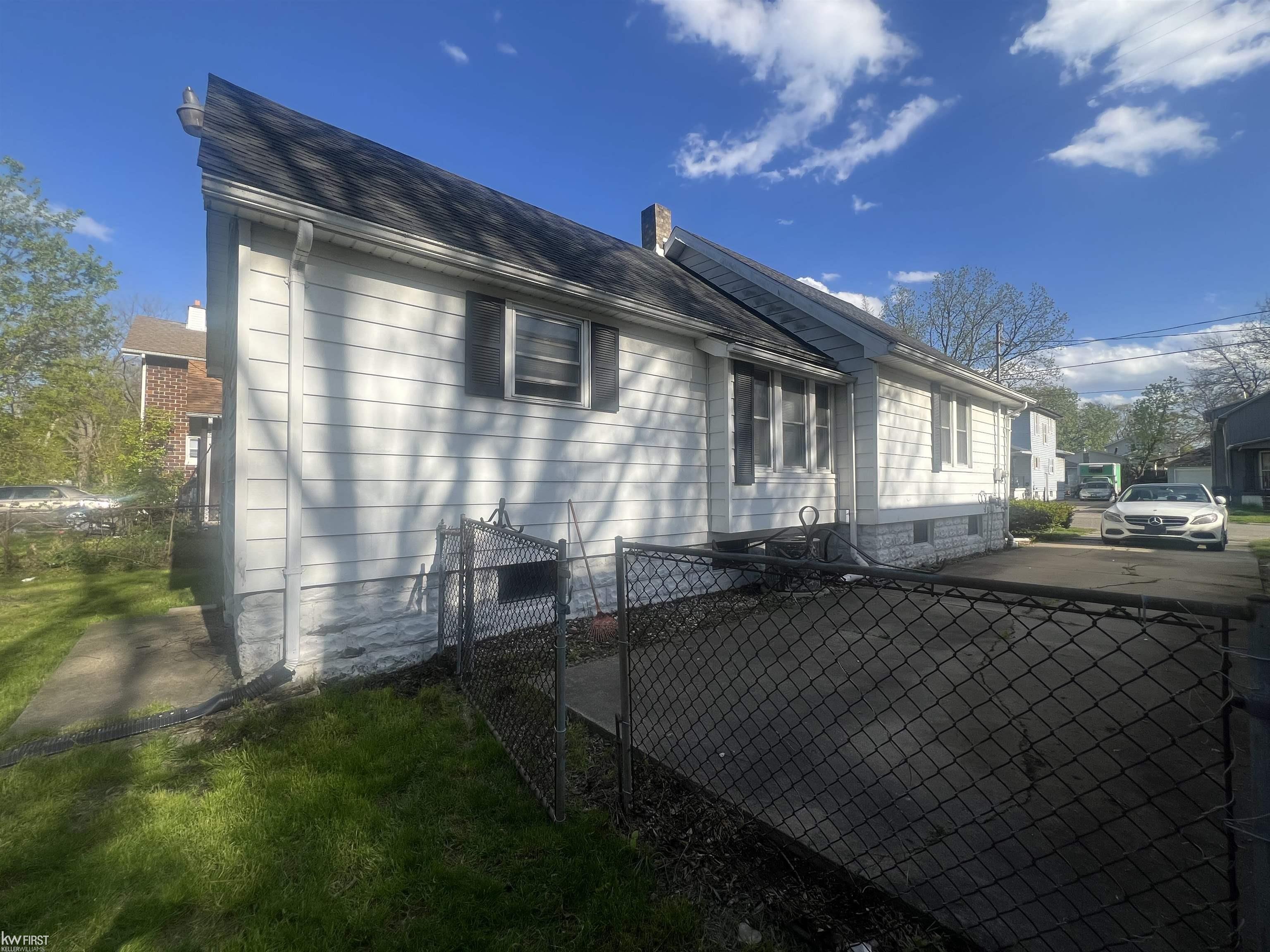 131 E Lakeview Avenue, Flint, MI, 48503-4152