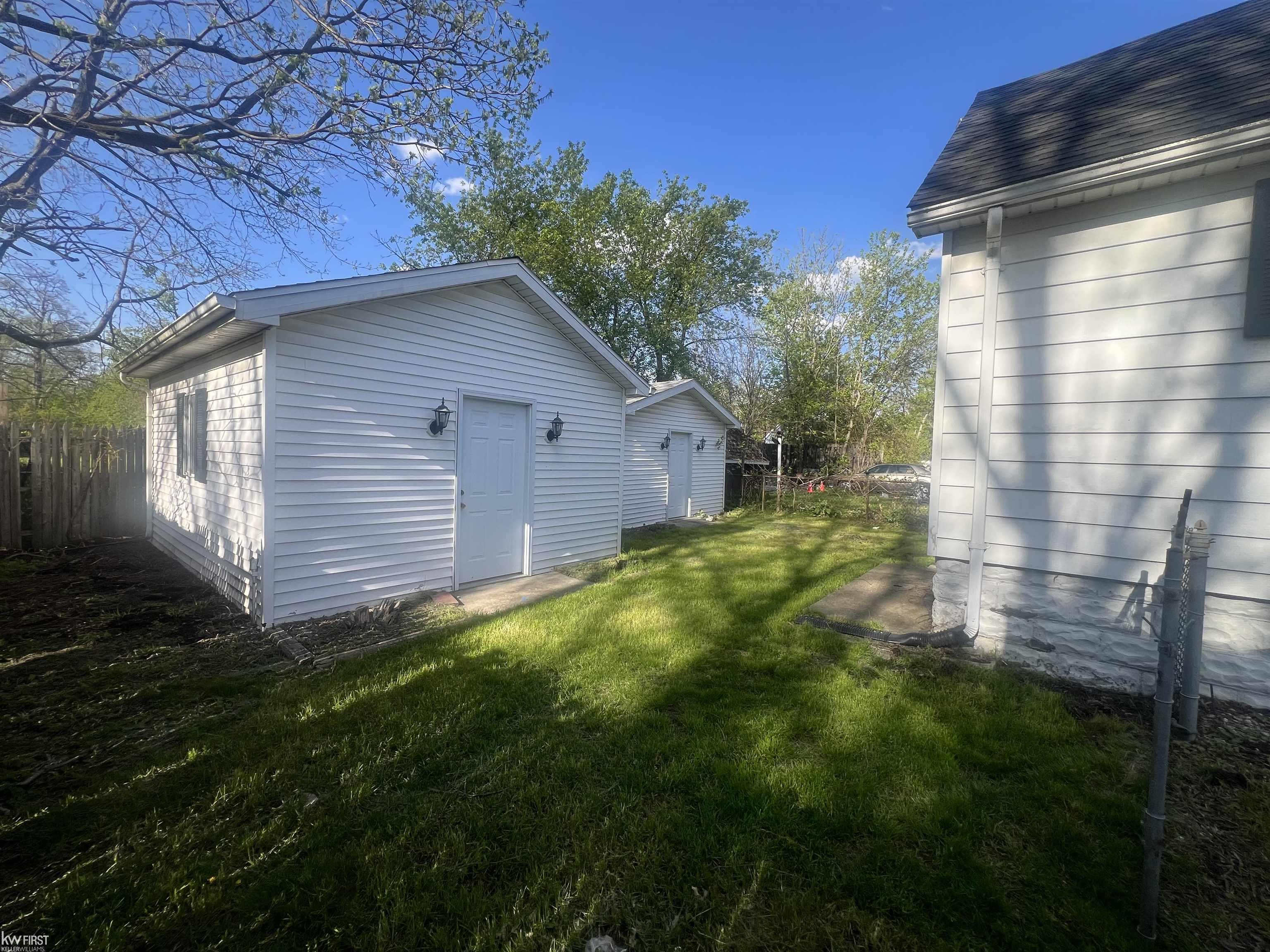 131 E Lakeview Avenue, Flint, MI, 48503-4152