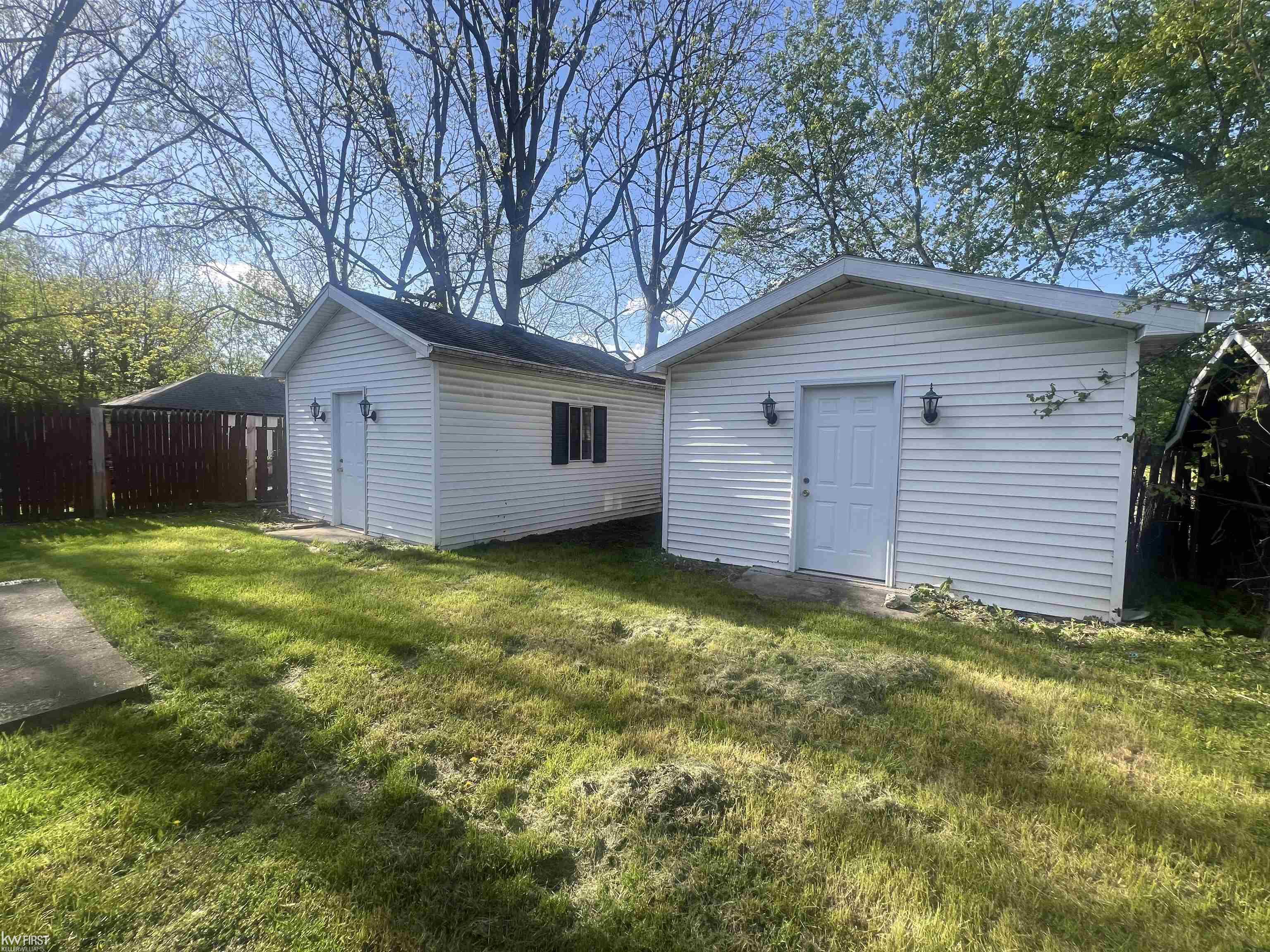 131 E Lakeview Avenue, Flint, MI, 48503-4152