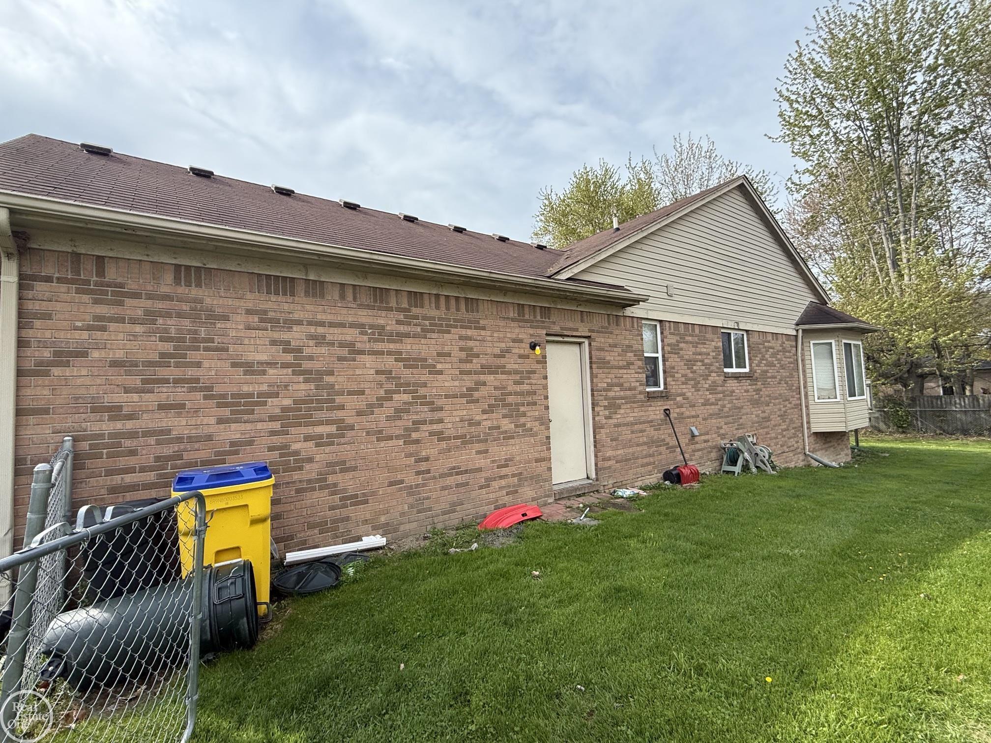 Photo 3 of Single Family Residence at 51819 Kings Pointe Dr, New Baltimore, MI 48047 | MLS# 50206849 |  | Sold on 2026-05-27