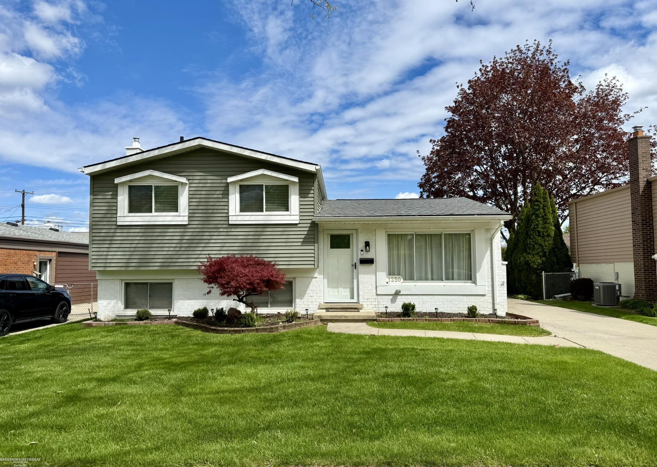 1250 W Elmwood Avenue, Clawson, MI, 48017