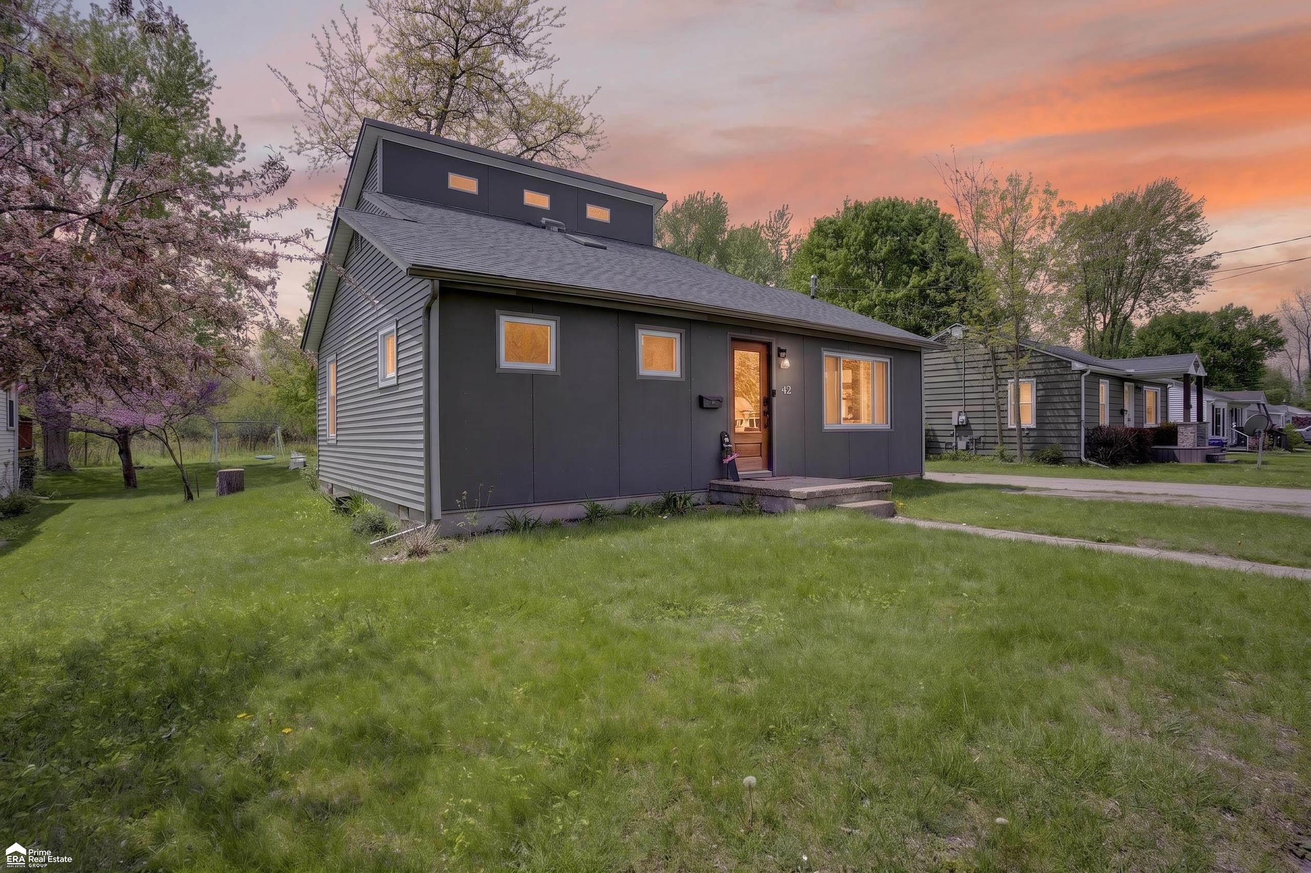 421 W Caroline Street, Fenton, MI, 48430