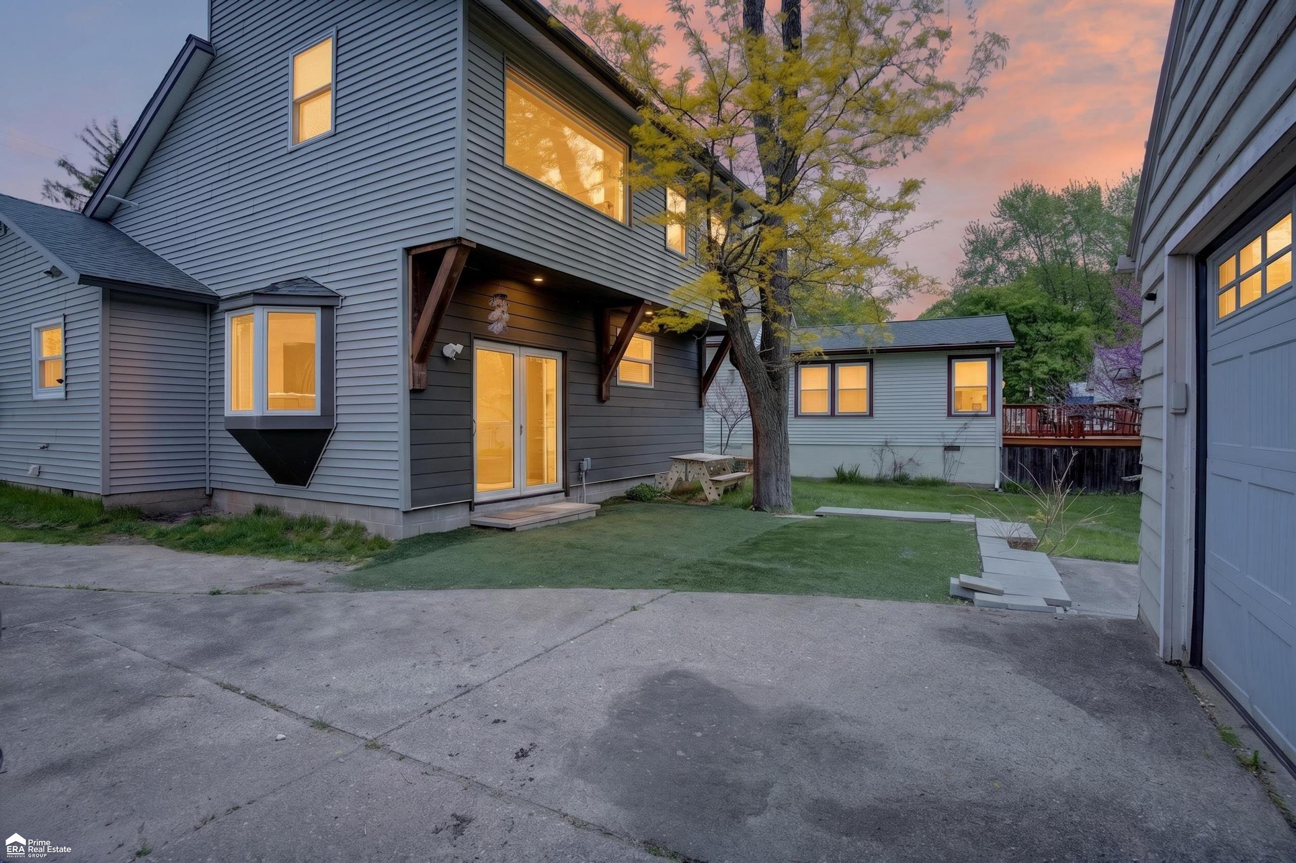 421 W Caroline Street, Fenton, MI, 48430