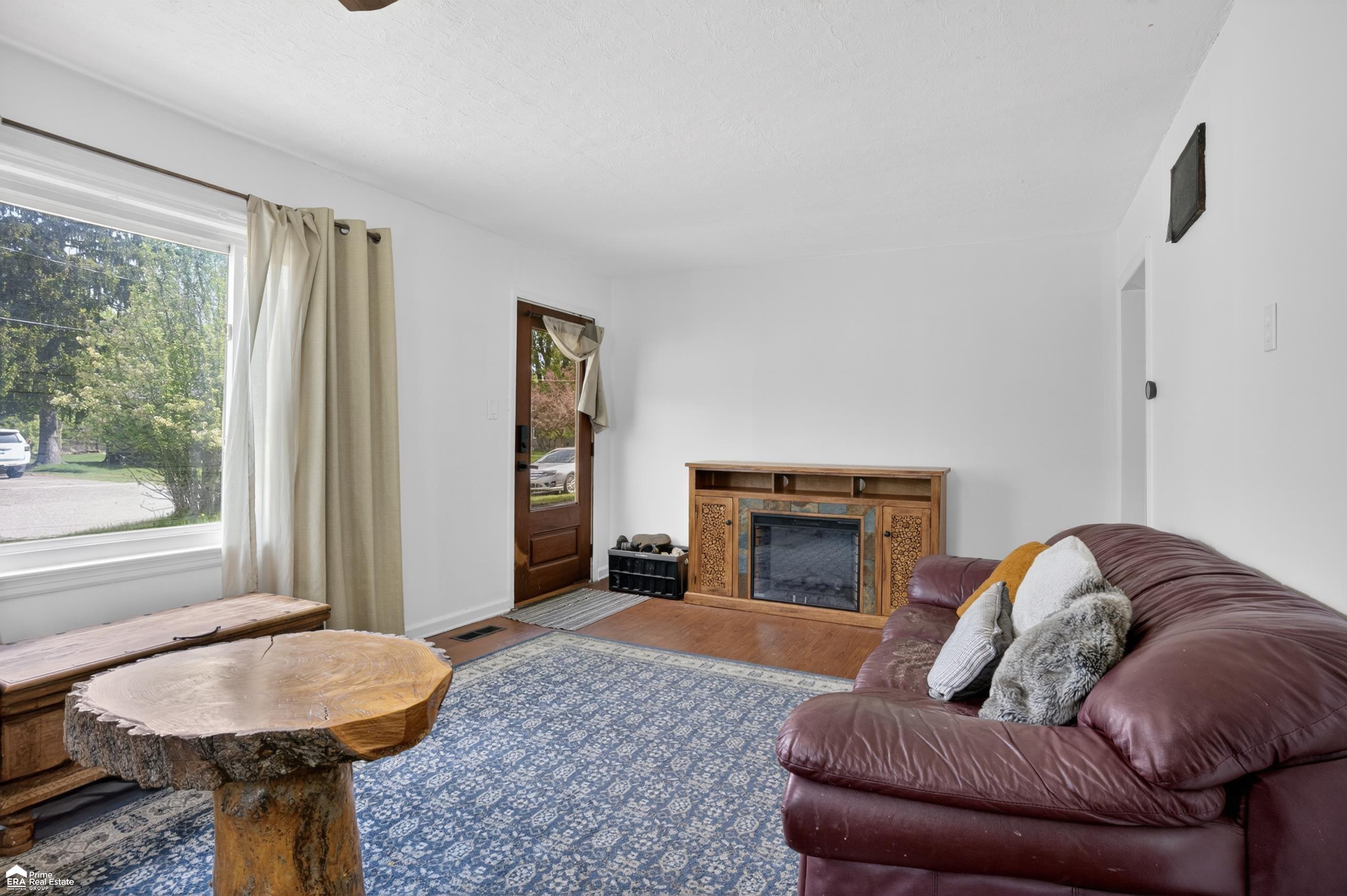 421 W Caroline Street, Fenton, MI, 48430