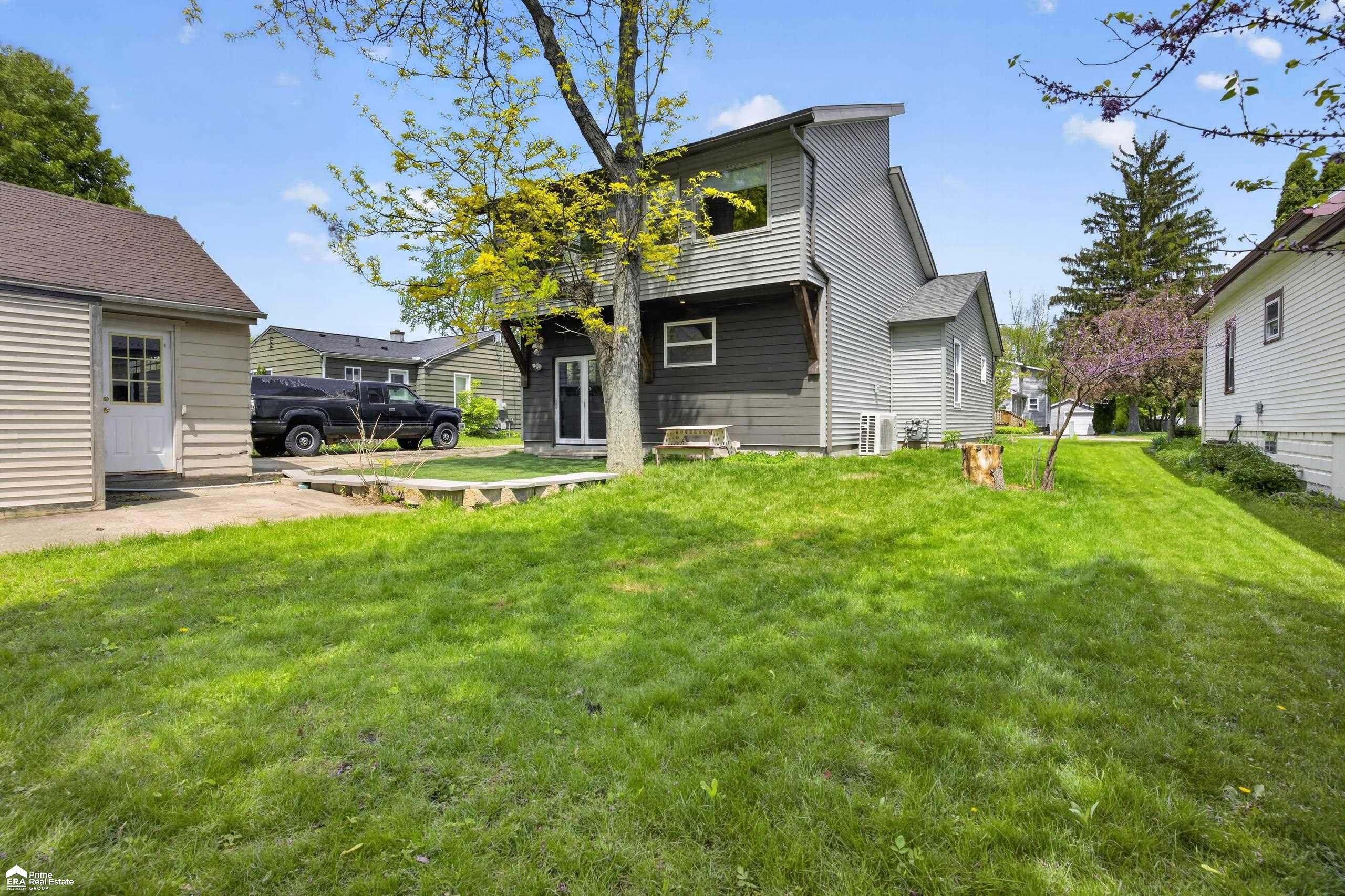 421 W Caroline Street, Fenton, MI, 48430