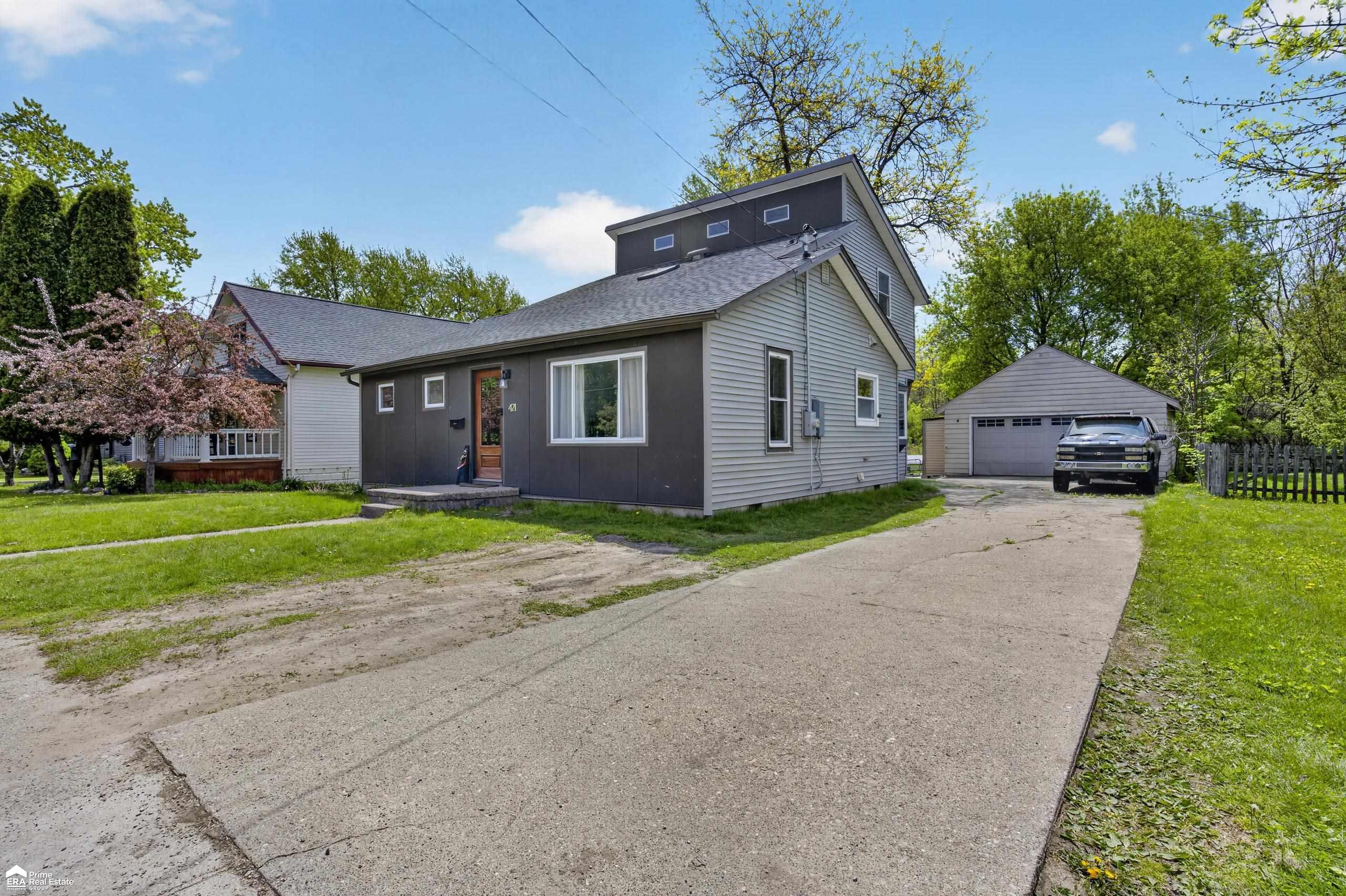 421 W Caroline Street, Fenton, MI, 48430