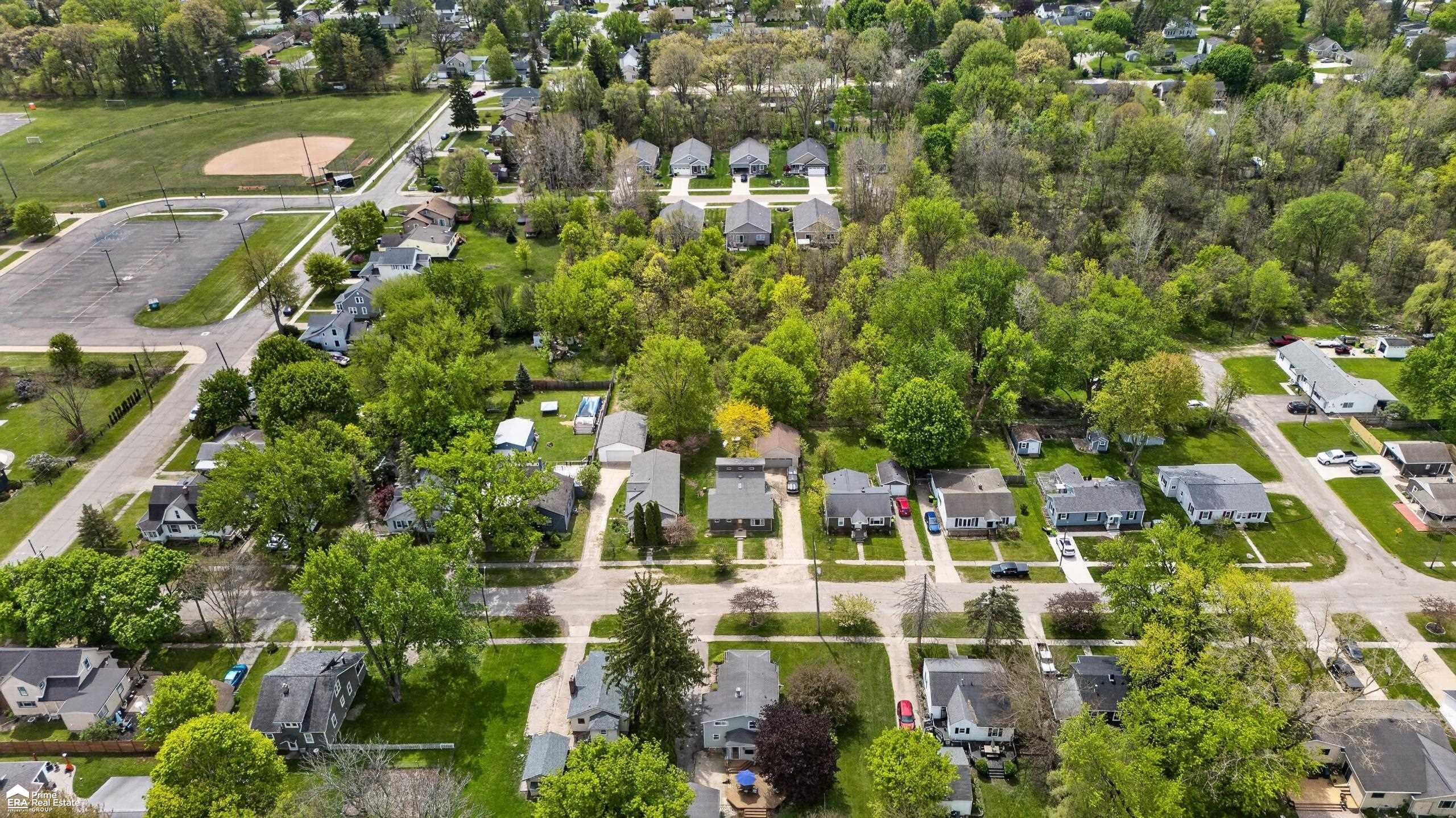 421 W Caroline Street, Fenton, MI, 48430