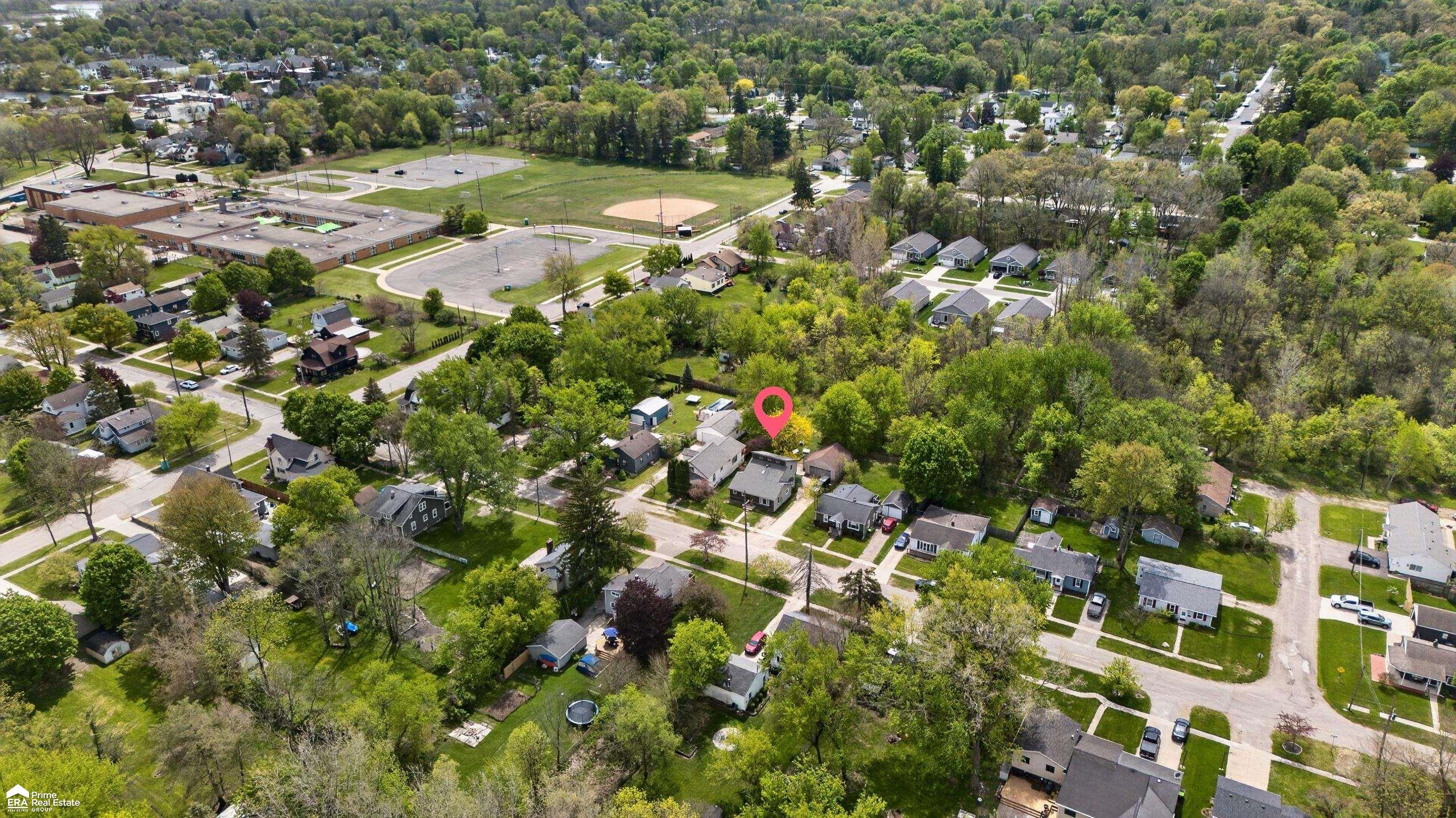 421 W Caroline Street, Fenton, MI, 48430