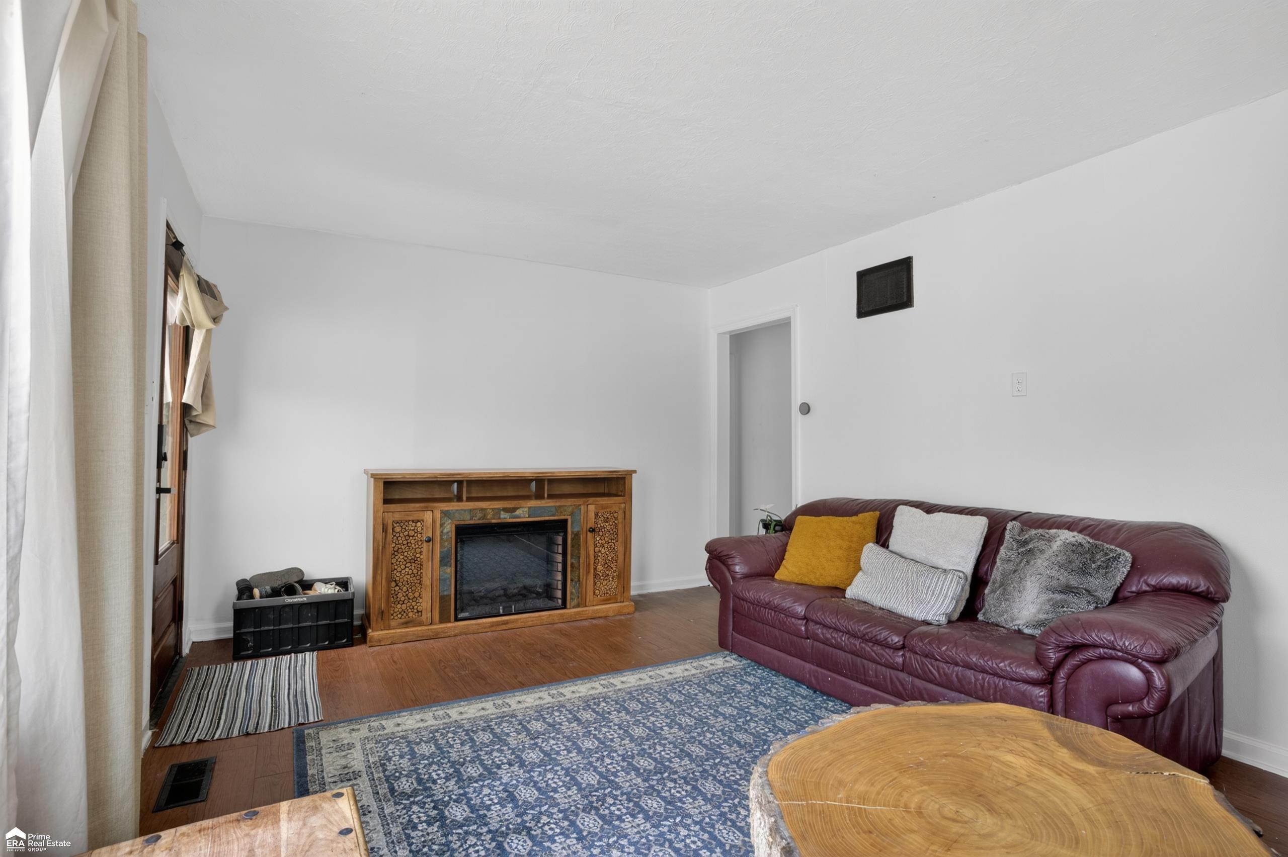 421 W Caroline Street, Fenton, MI, 48430