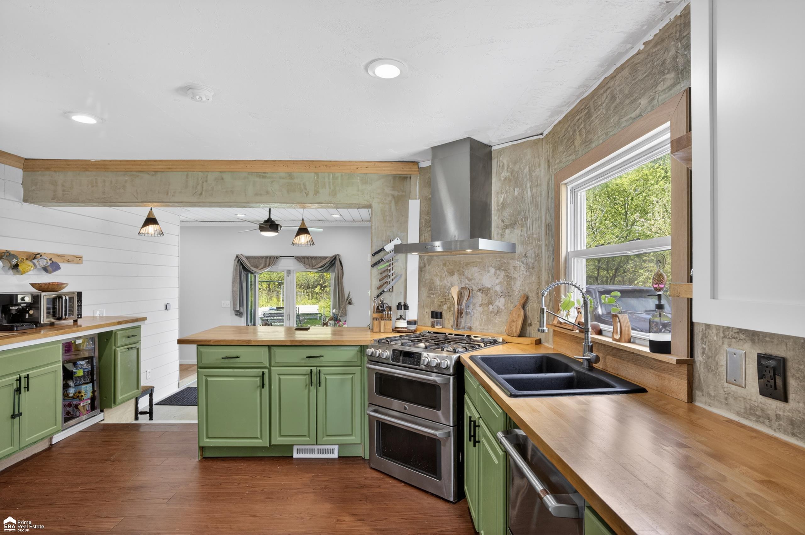 421 W Caroline Street, Fenton, MI, 48430