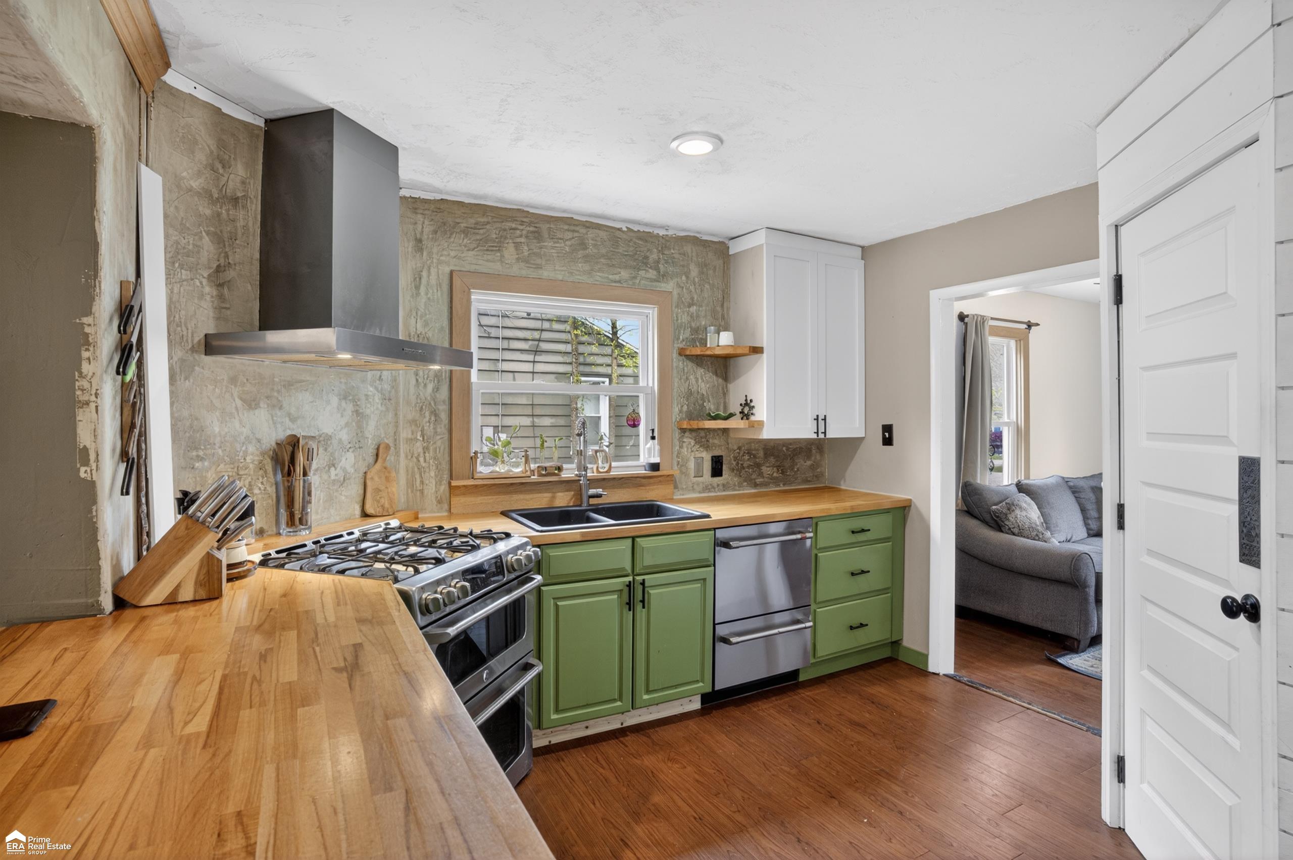 421 W Caroline Street, Fenton, MI, 48430
