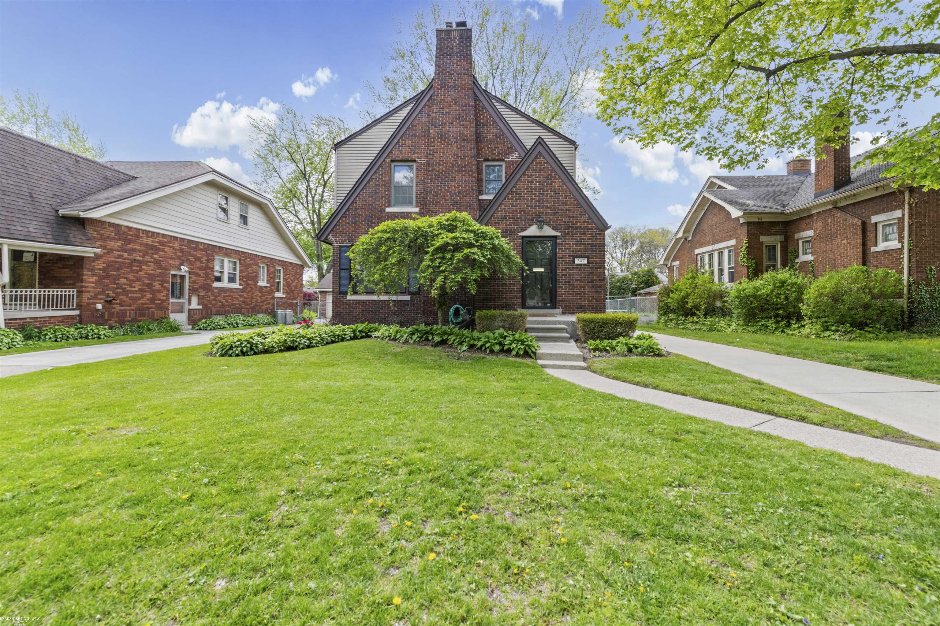 847 University Place, Grosse Pointe, MI, 48230