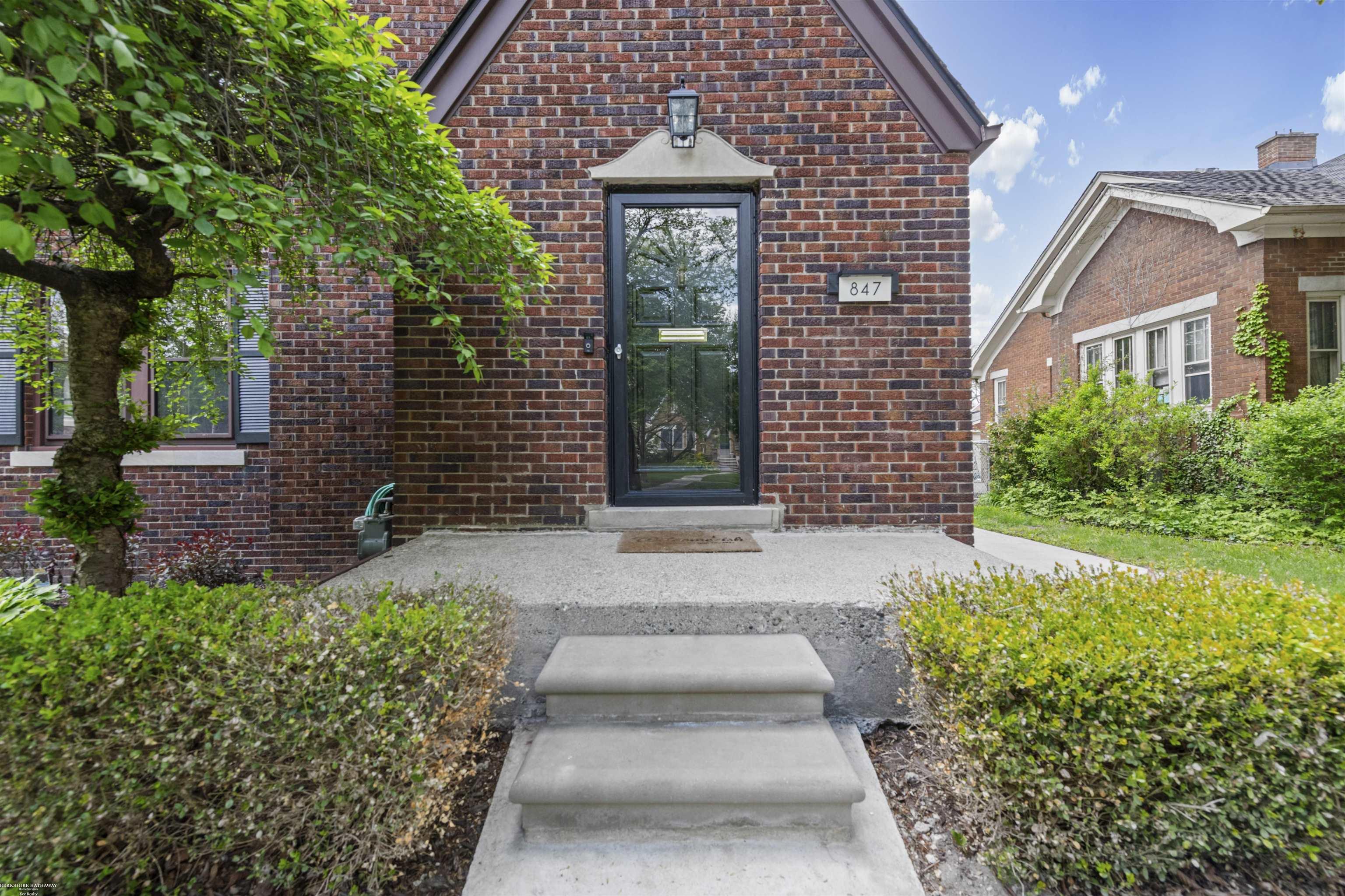 847 University Place, Grosse Pointe, MI, 48230