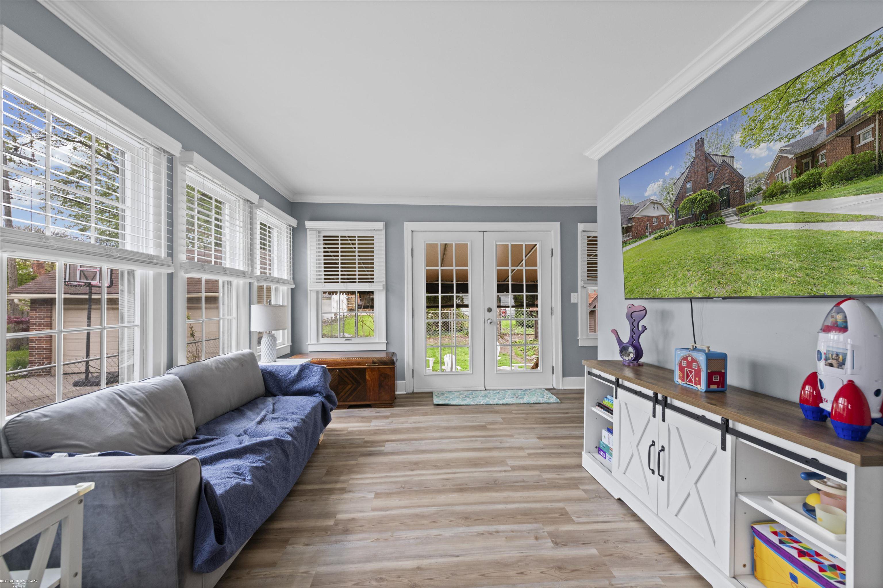 847 University Place, Grosse Pointe, MI, 48230