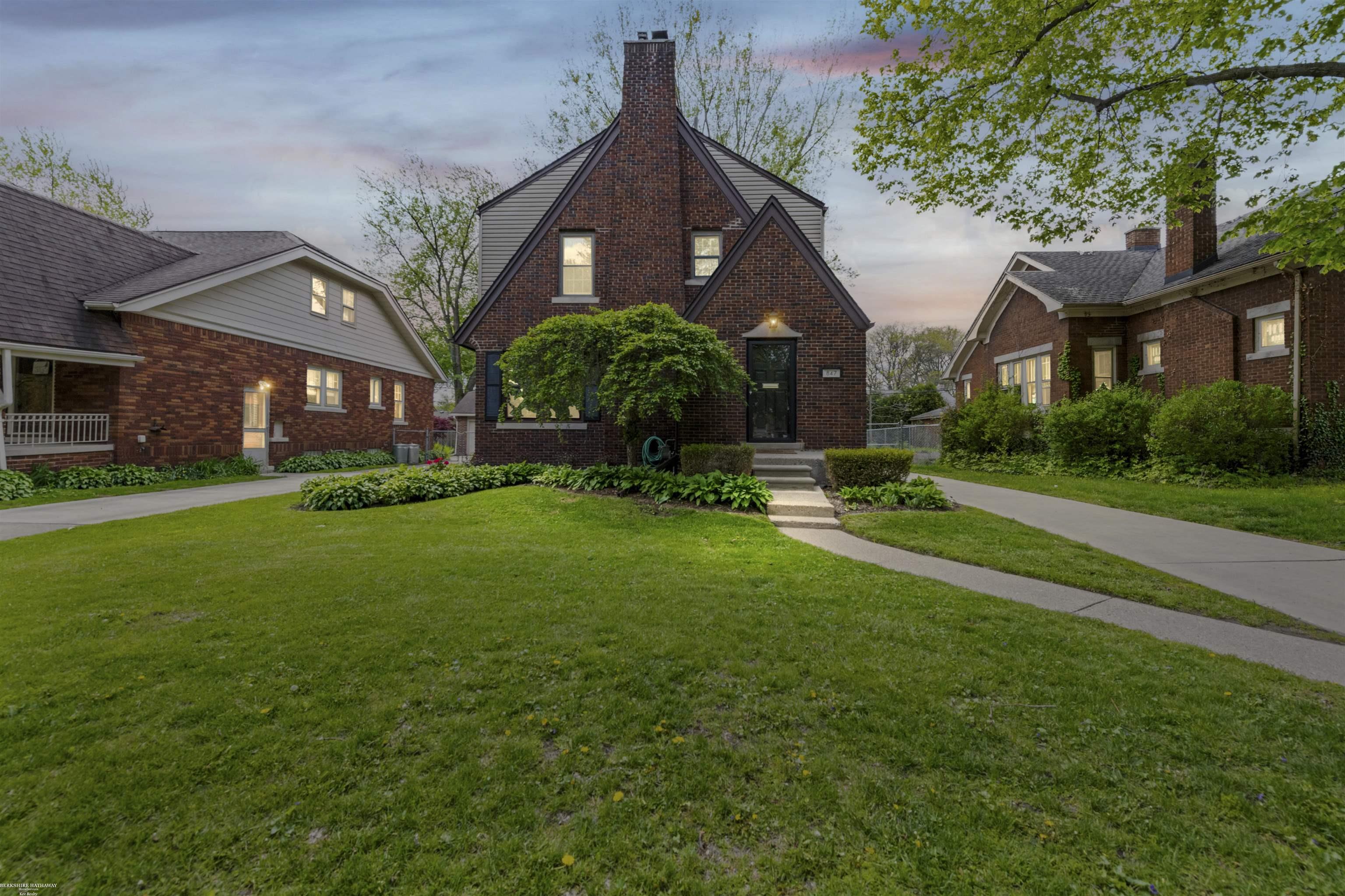847 University Place, Grosse Pointe, MI, 48230