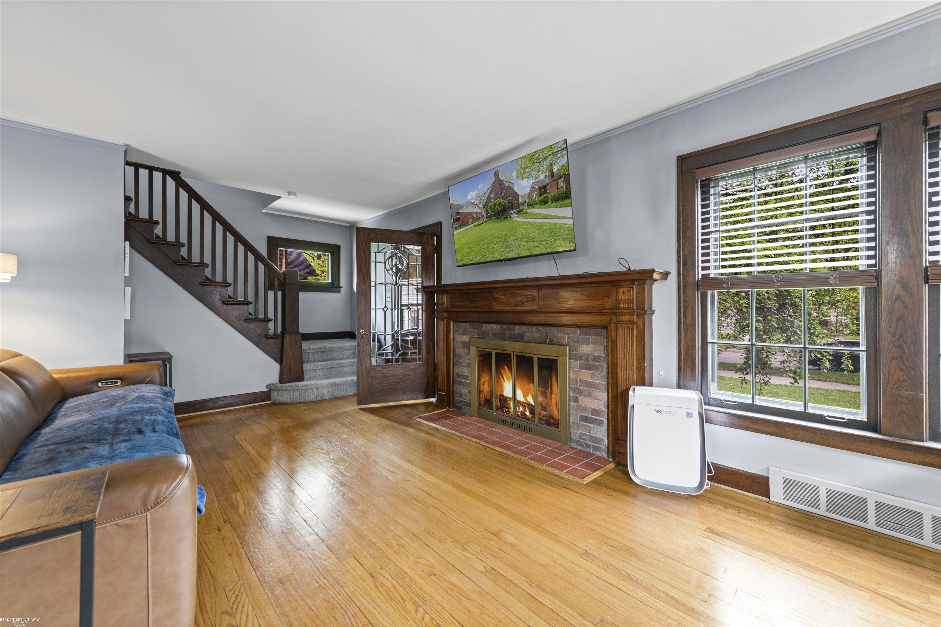 847 University Place, Grosse Pointe, MI, 48230