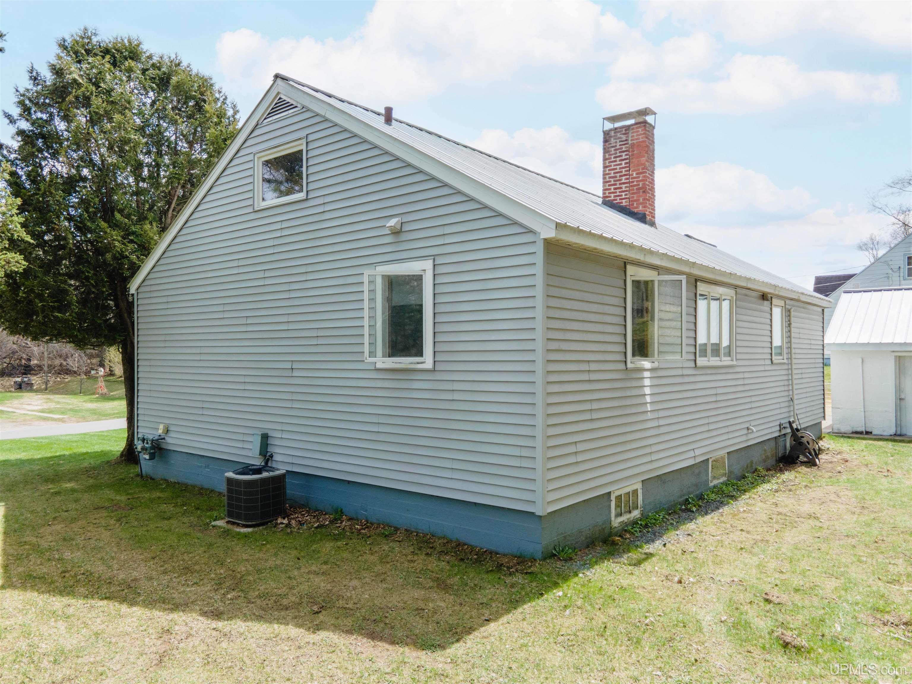 725 W Ice Lake Road, Iron River, MI, 49935