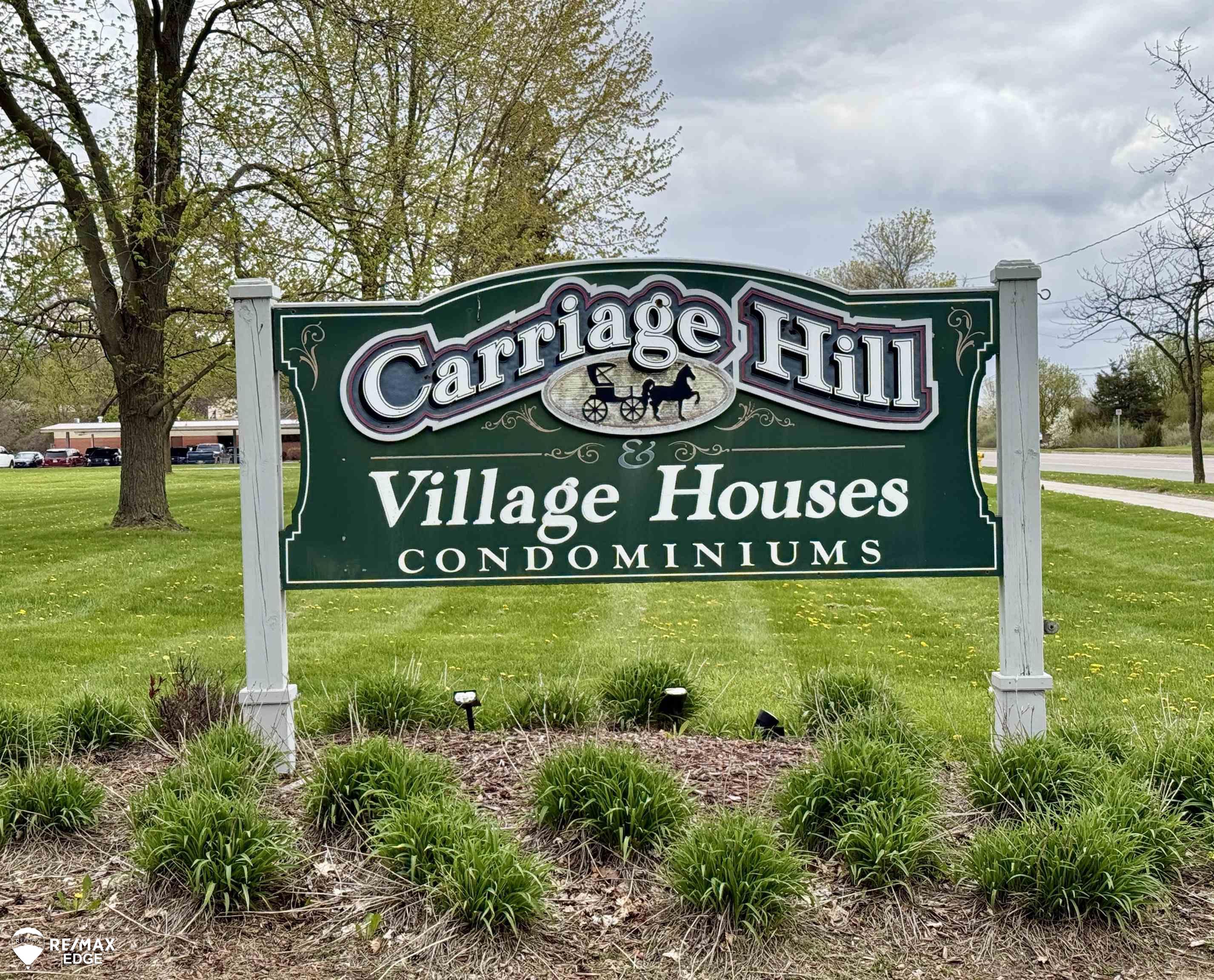 2131 Carriage Hill Circle photo 2