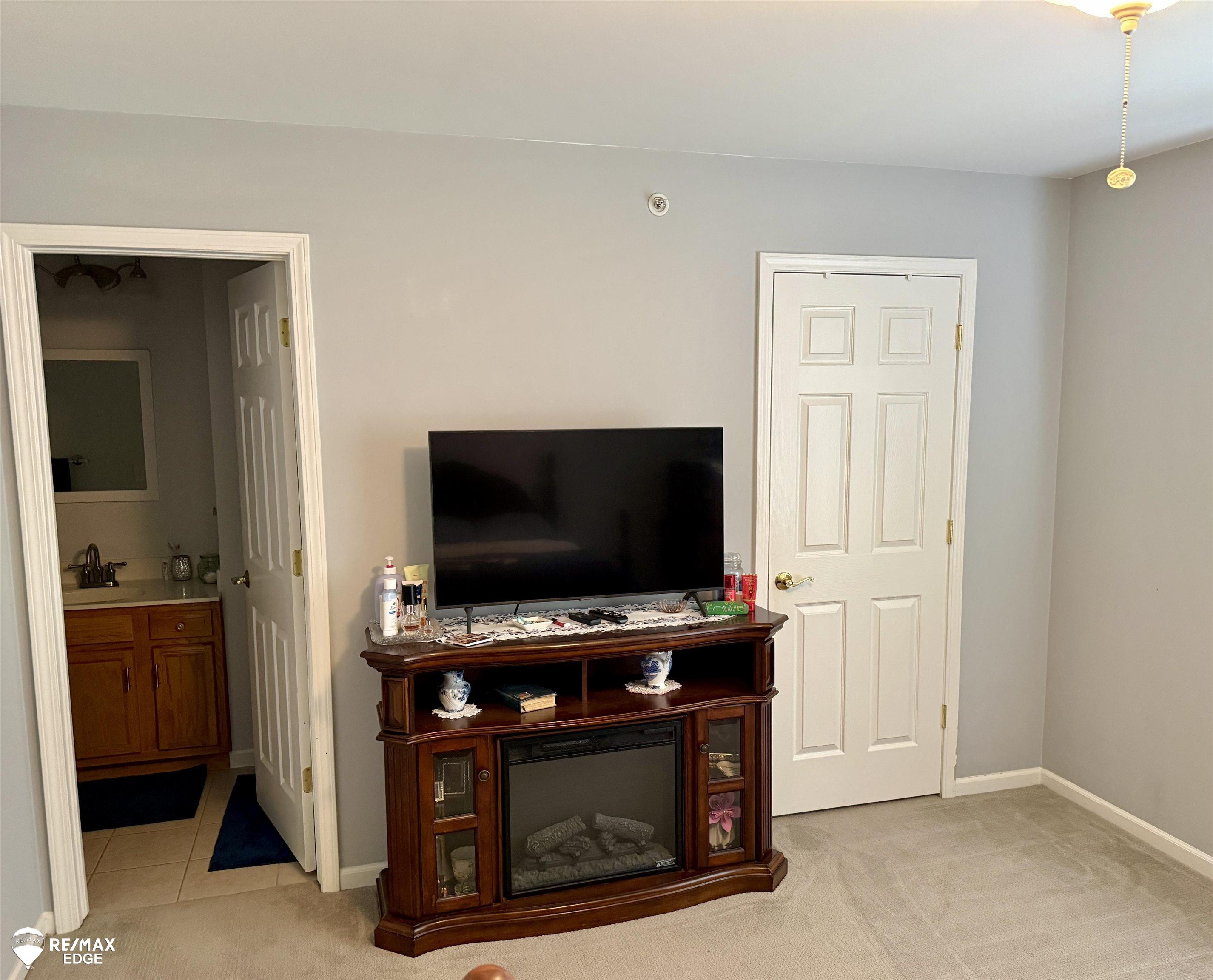 2131 Carriage Hill Circle photo 11