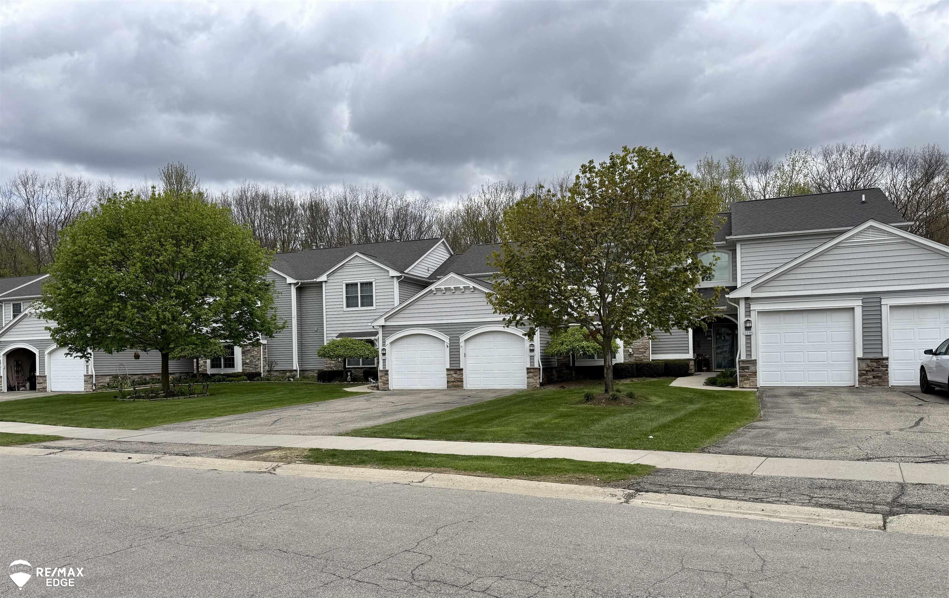 2131 Carriage Hill Circle photo 14