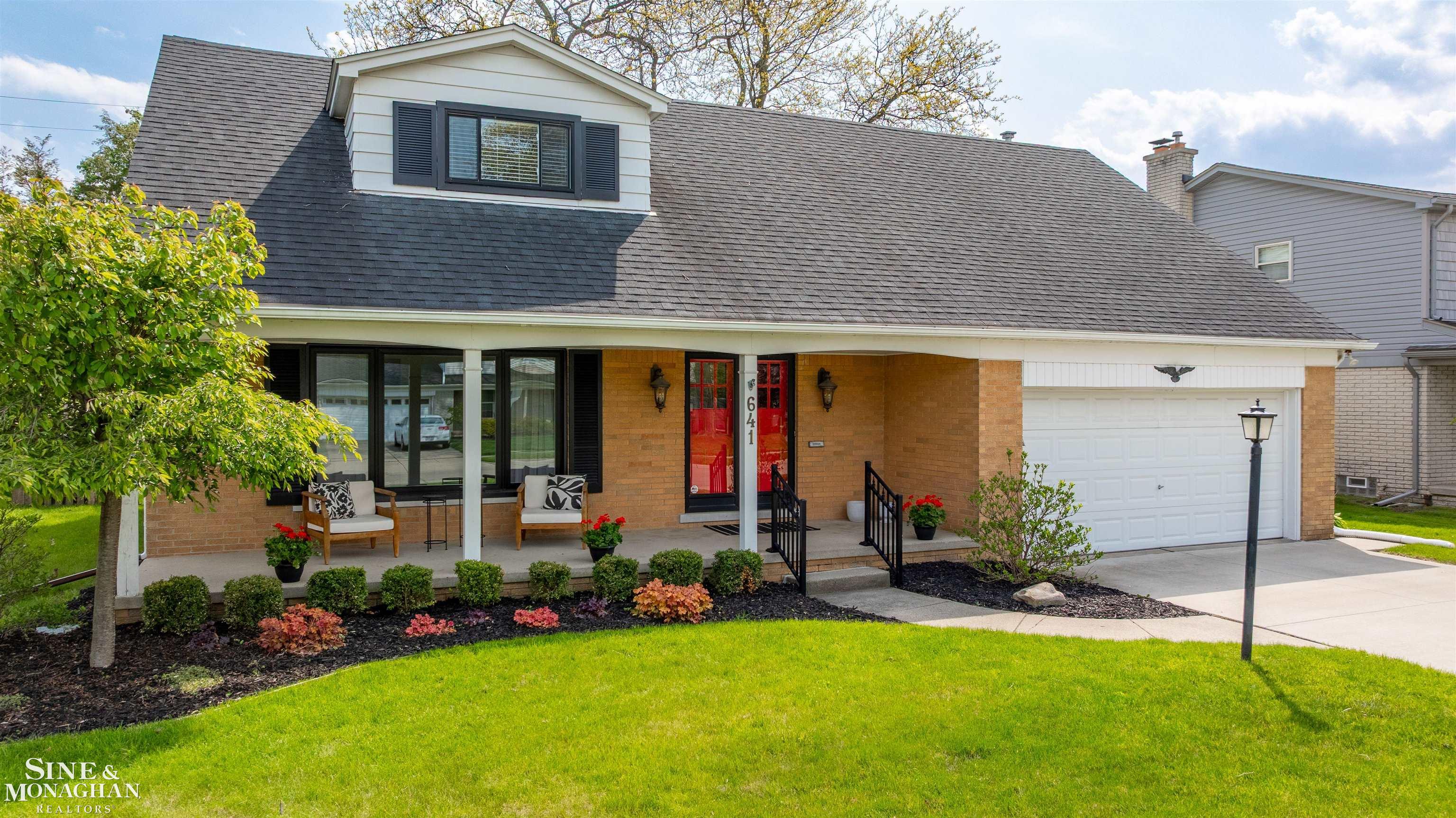 641 Blairmoor Court, Grosse Pointe Woods, MI, 48236