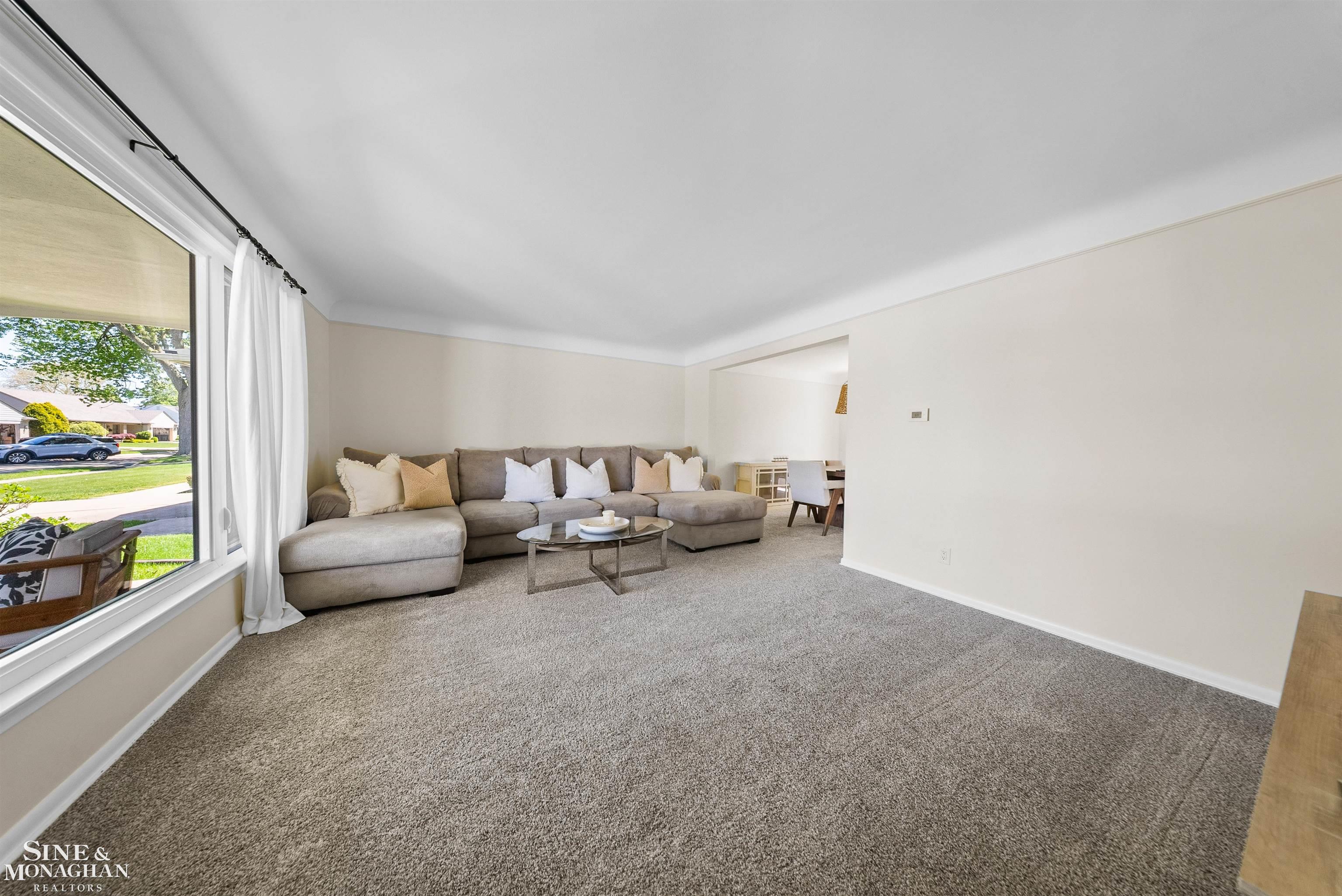 641 Blairmoor Court, Grosse Pointe Woods, MI, 48236