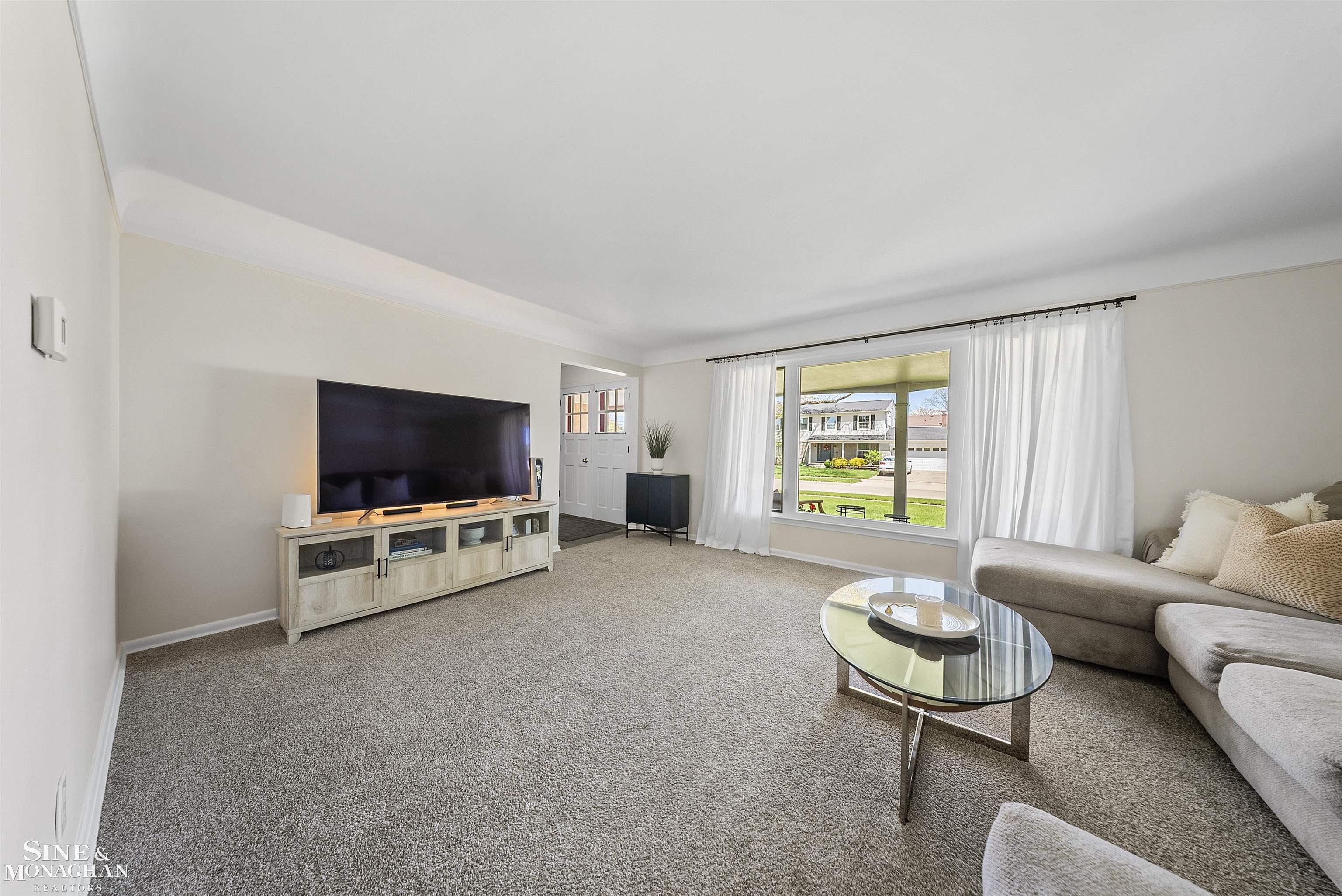 641 Blairmoor Court, Grosse Pointe Woods, MI, 48236