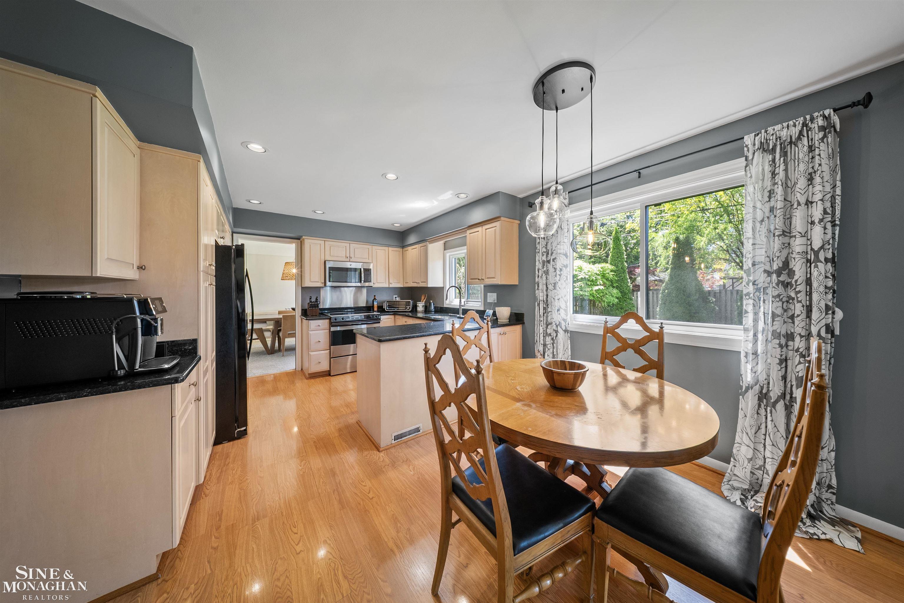 641 Blairmoor Court, Grosse Pointe Woods, MI, 48236