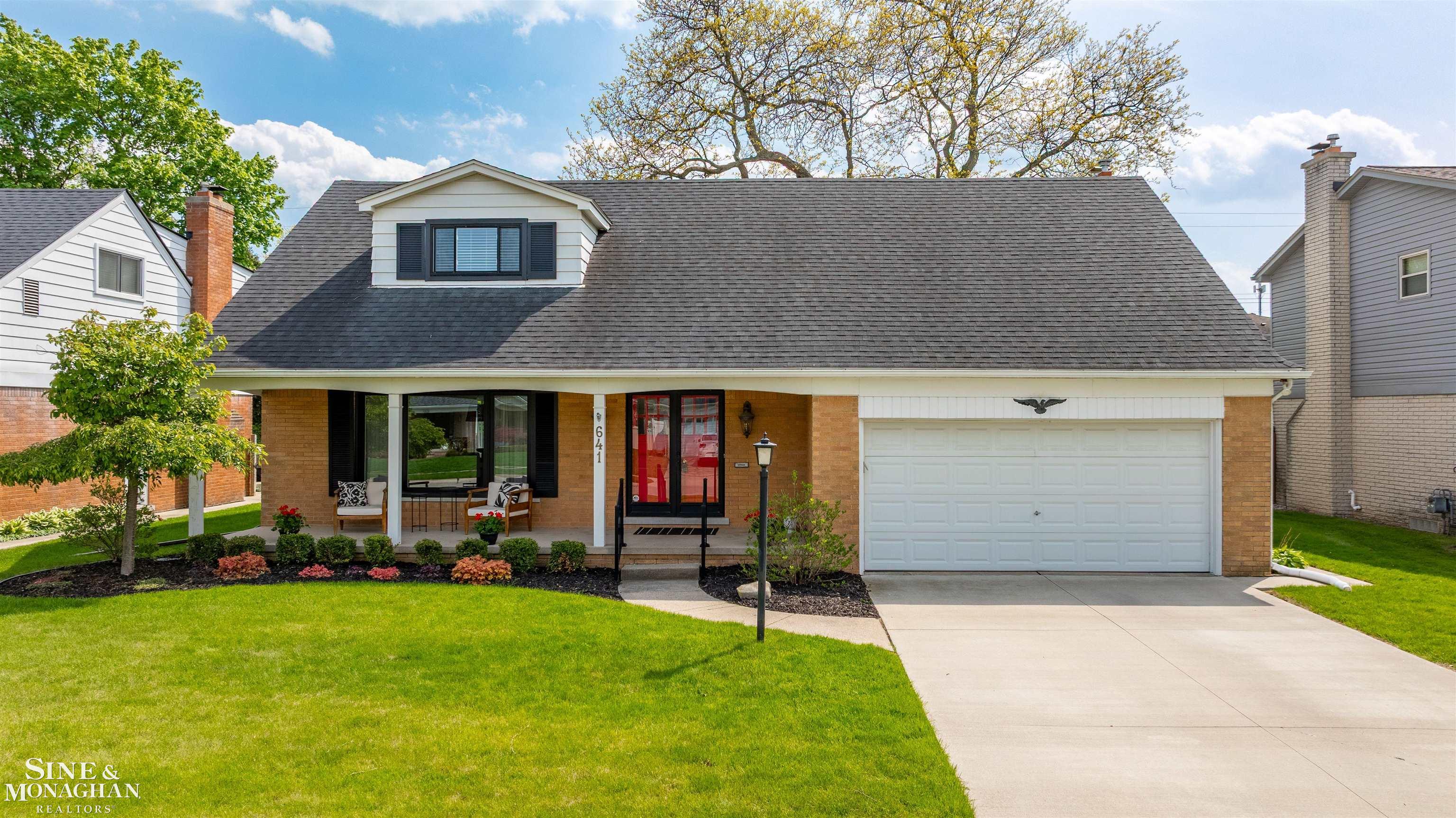 641 Blairmoor Court, Grosse Pointe Woods, MI, 48236