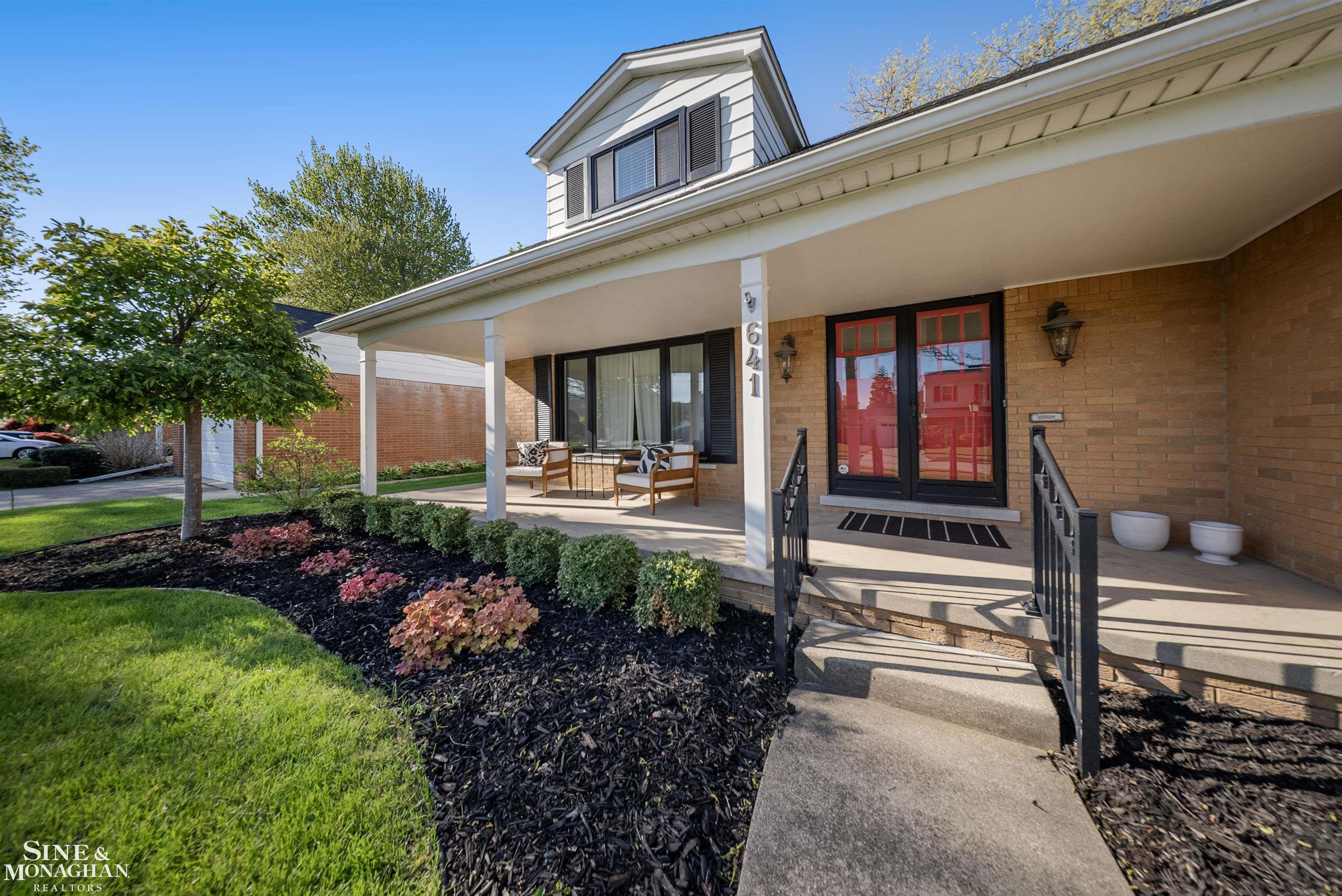 641 Blairmoor Court, Grosse Pointe Woods, MI, 48236