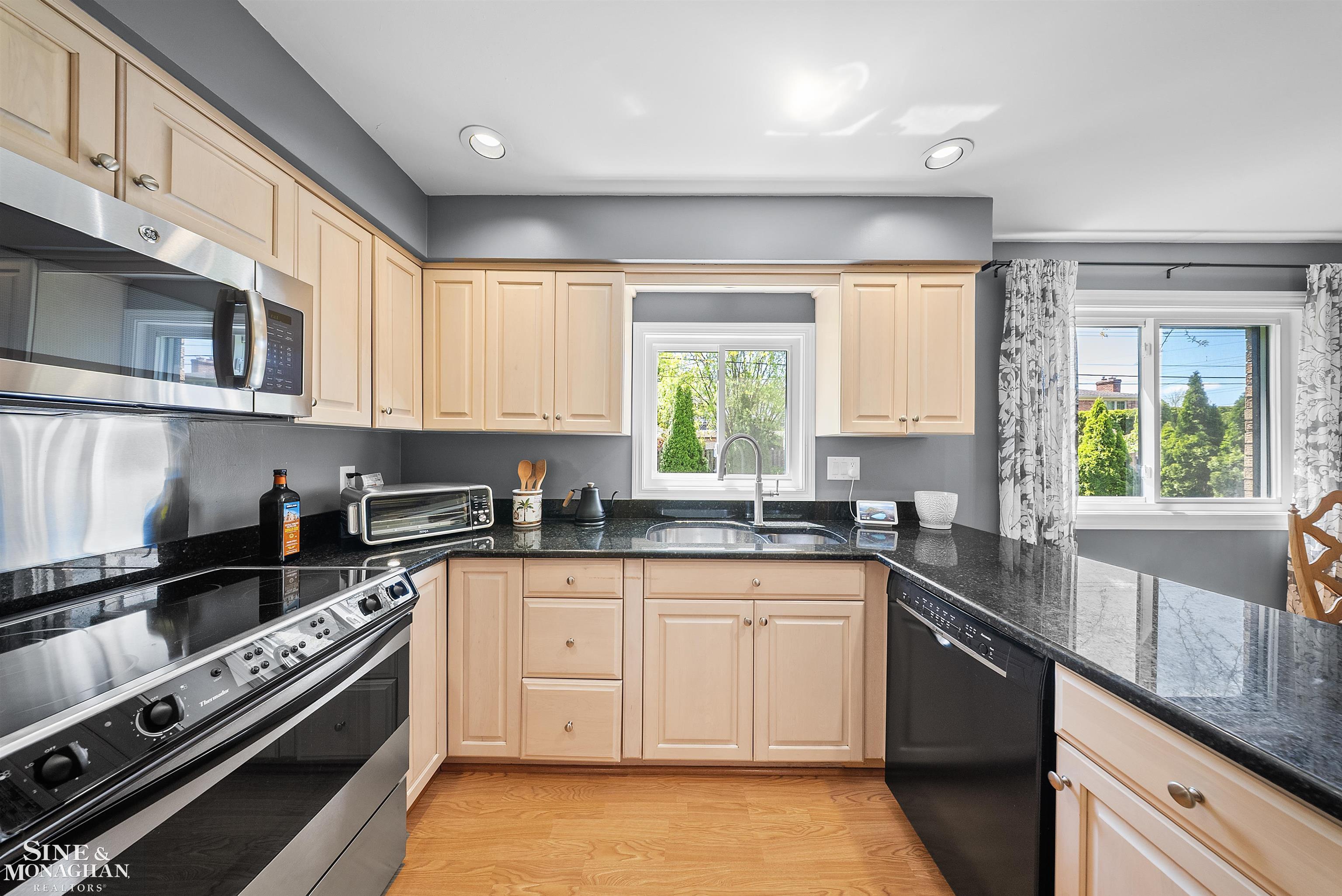 641 Blairmoor Court, Grosse Pointe Woods, MI, 48236