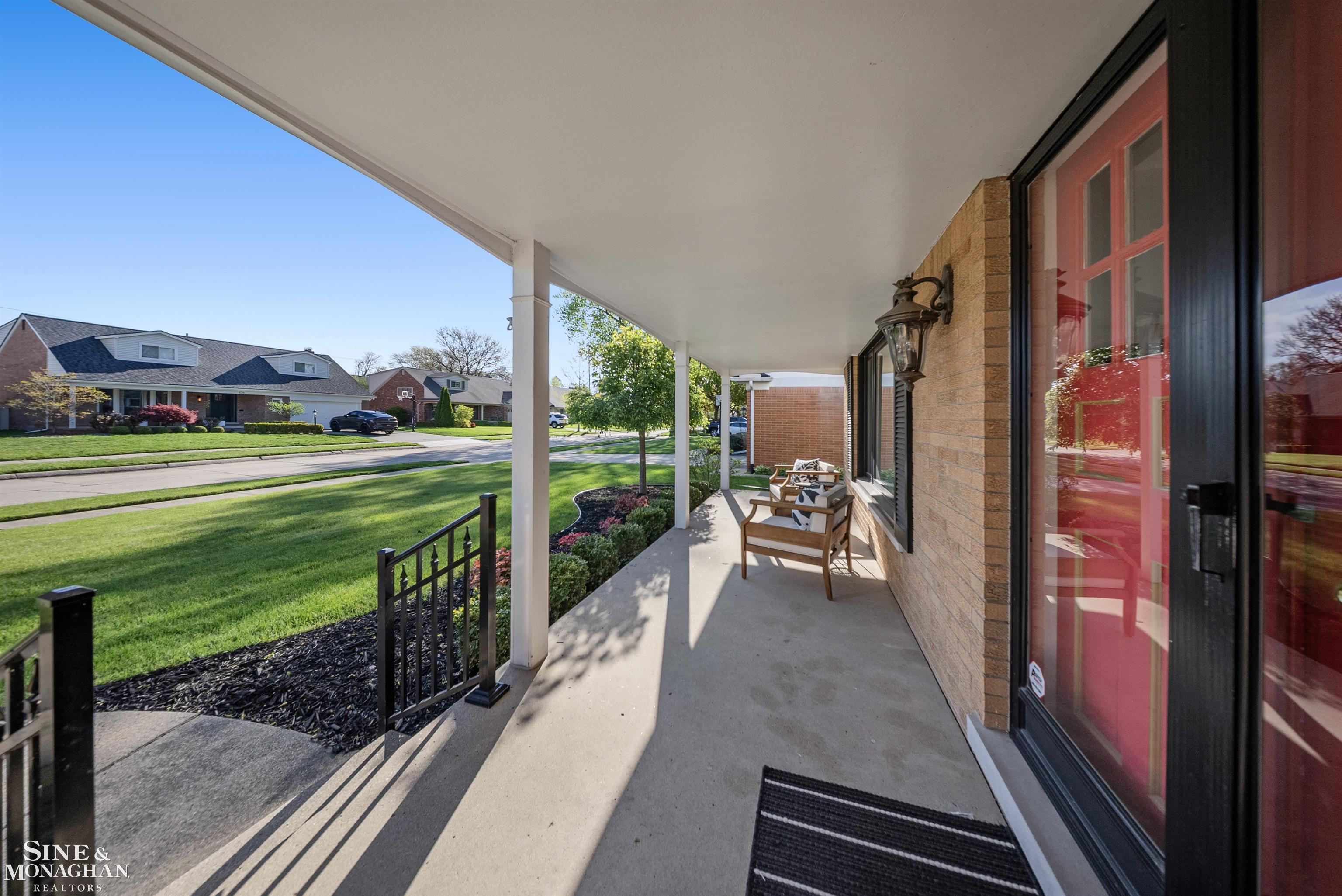 641 Blairmoor Court, Grosse Pointe Woods, MI, 48236