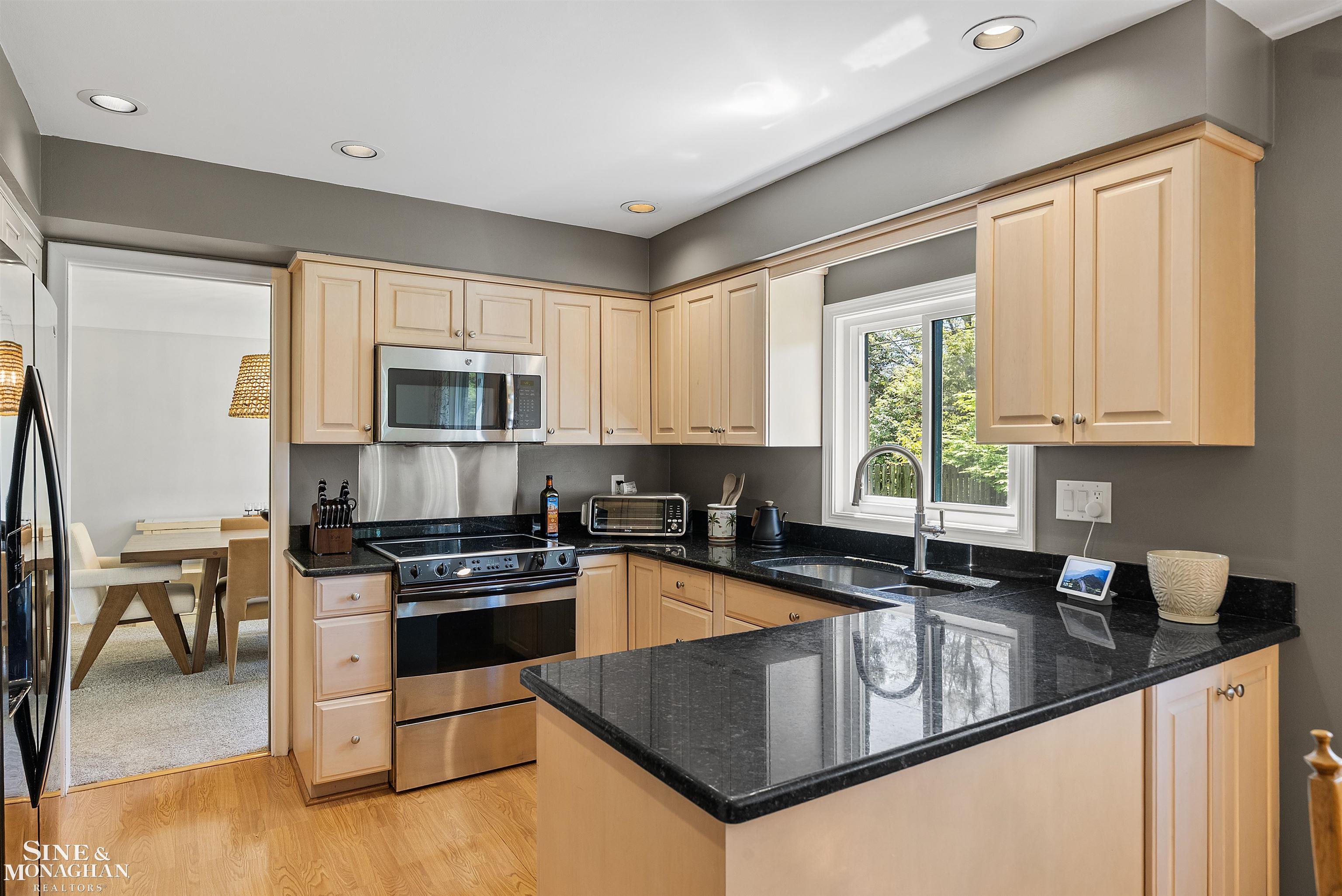 641 Blairmoor Court, Grosse Pointe Woods, MI, 48236