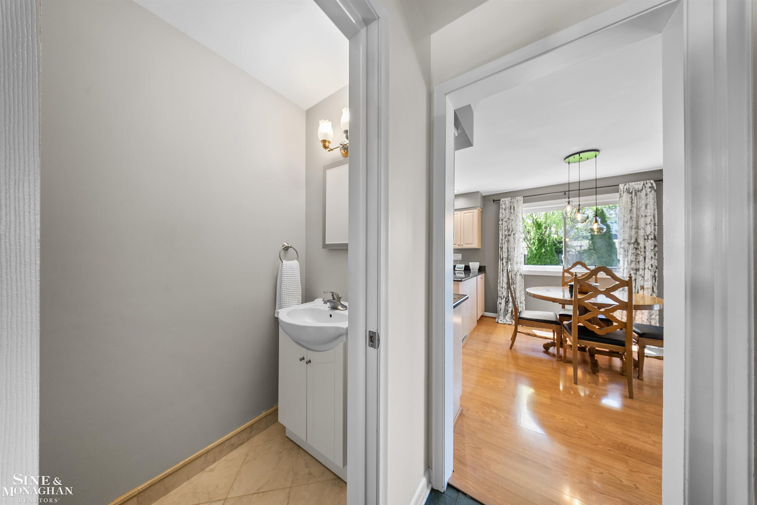 641 Blairmoor Court, Grosse Pointe Woods, MI, 48236