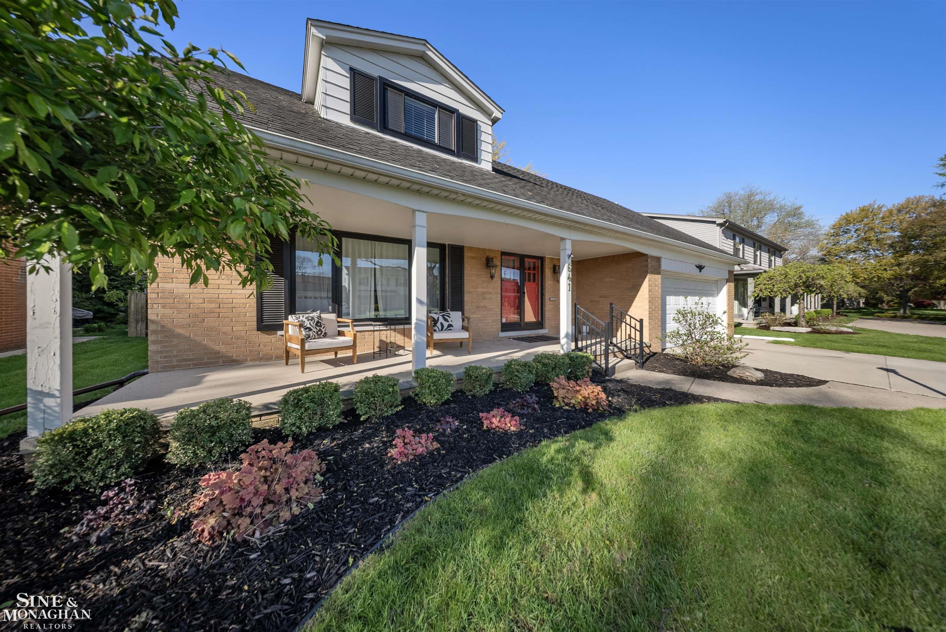 641 Blairmoor Court, Grosse Pointe Woods, MI, 48236