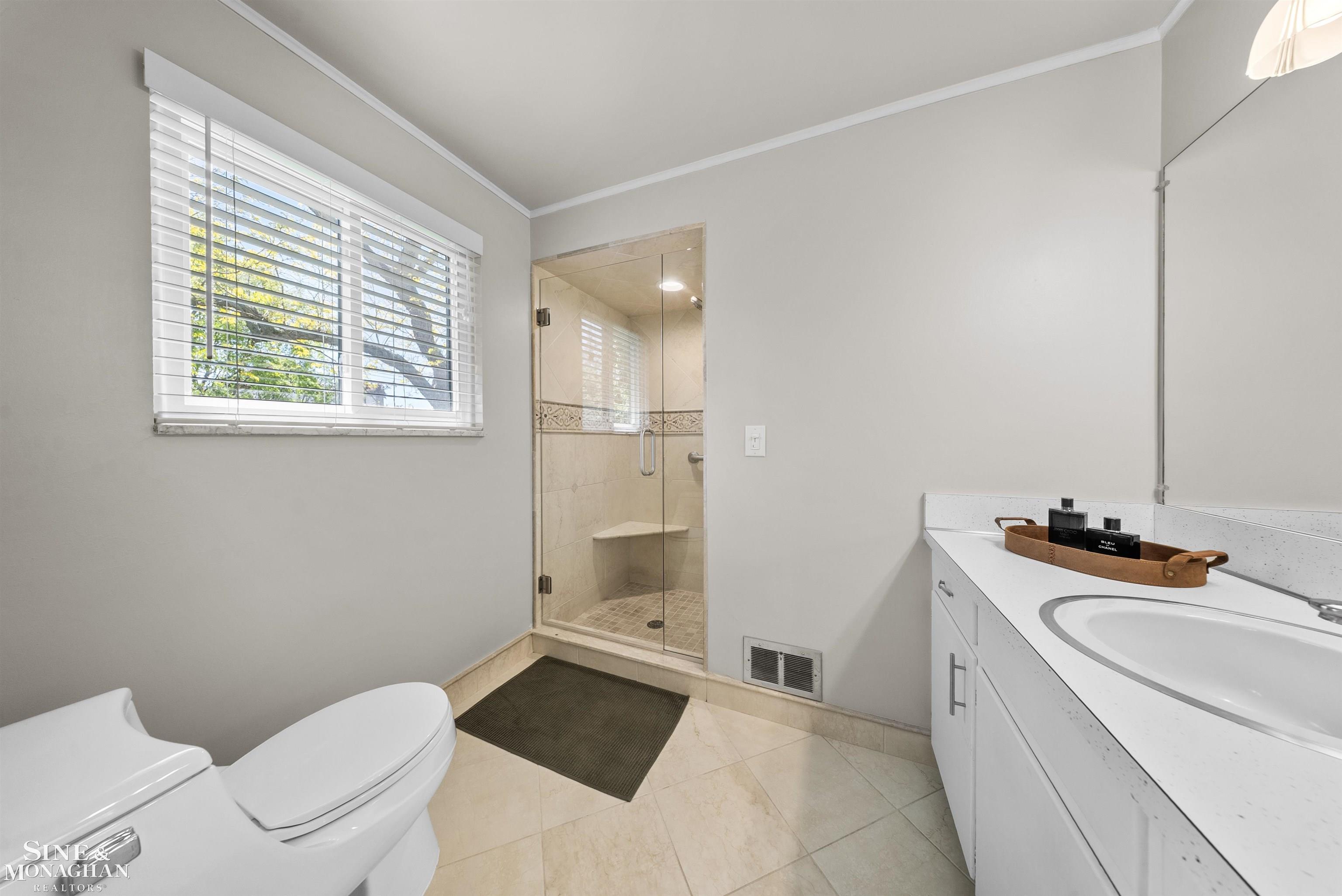 641 Blairmoor Court, Grosse Pointe Woods, MI, 48236