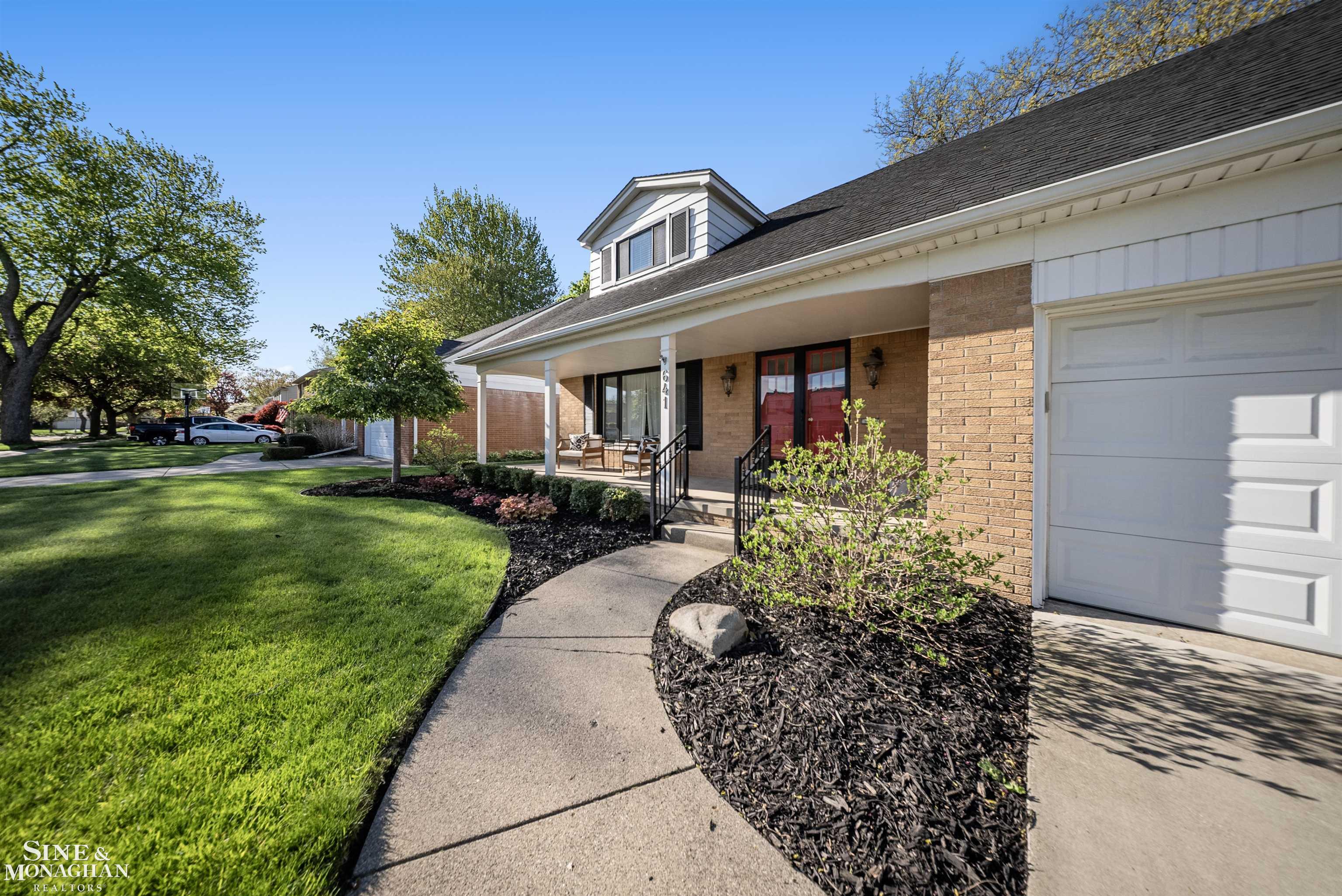 641 Blairmoor Court, Grosse Pointe Woods, MI, 48236