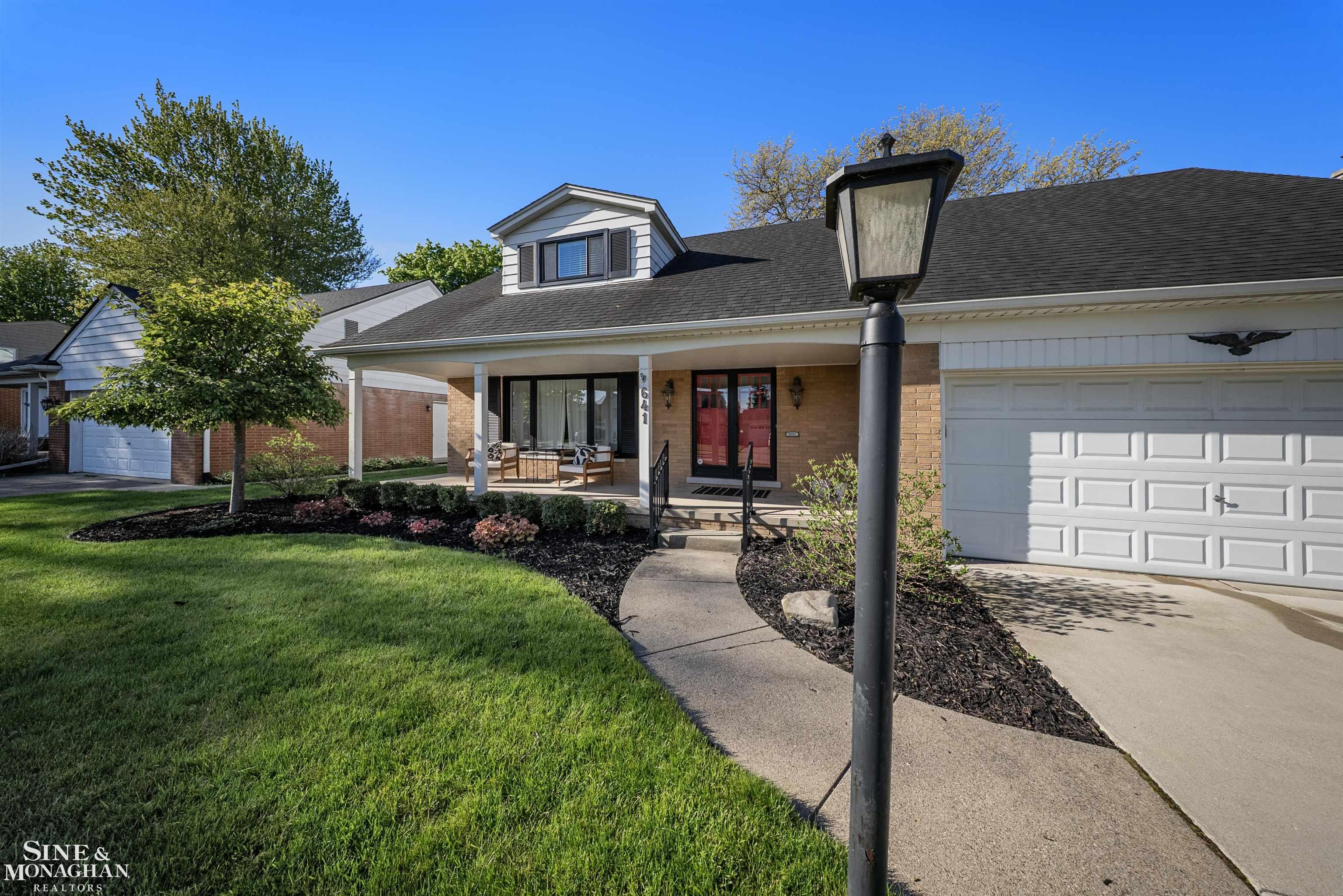 641 Blairmoor Court, Grosse Pointe Woods, MI, 48236
