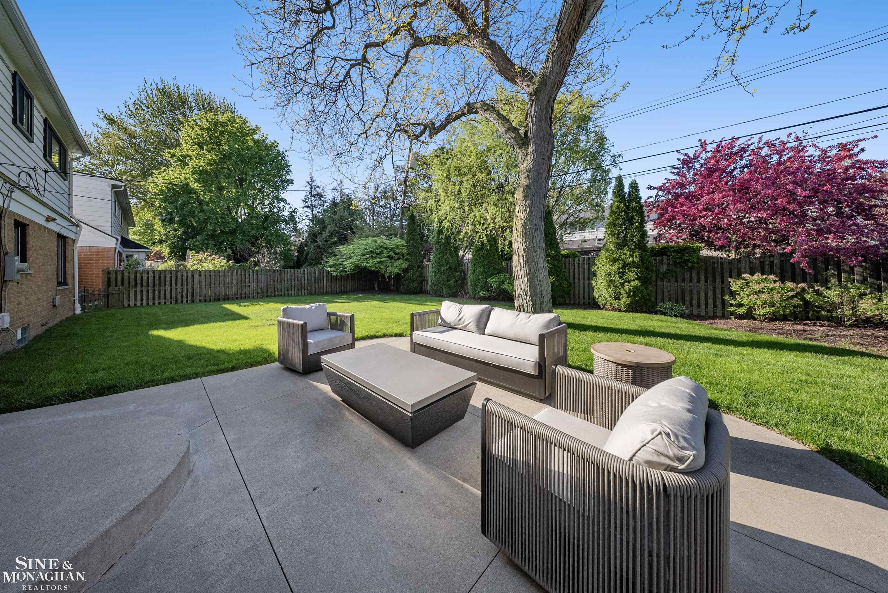 641 Blairmoor Court, Grosse Pointe Woods, MI, 48236
