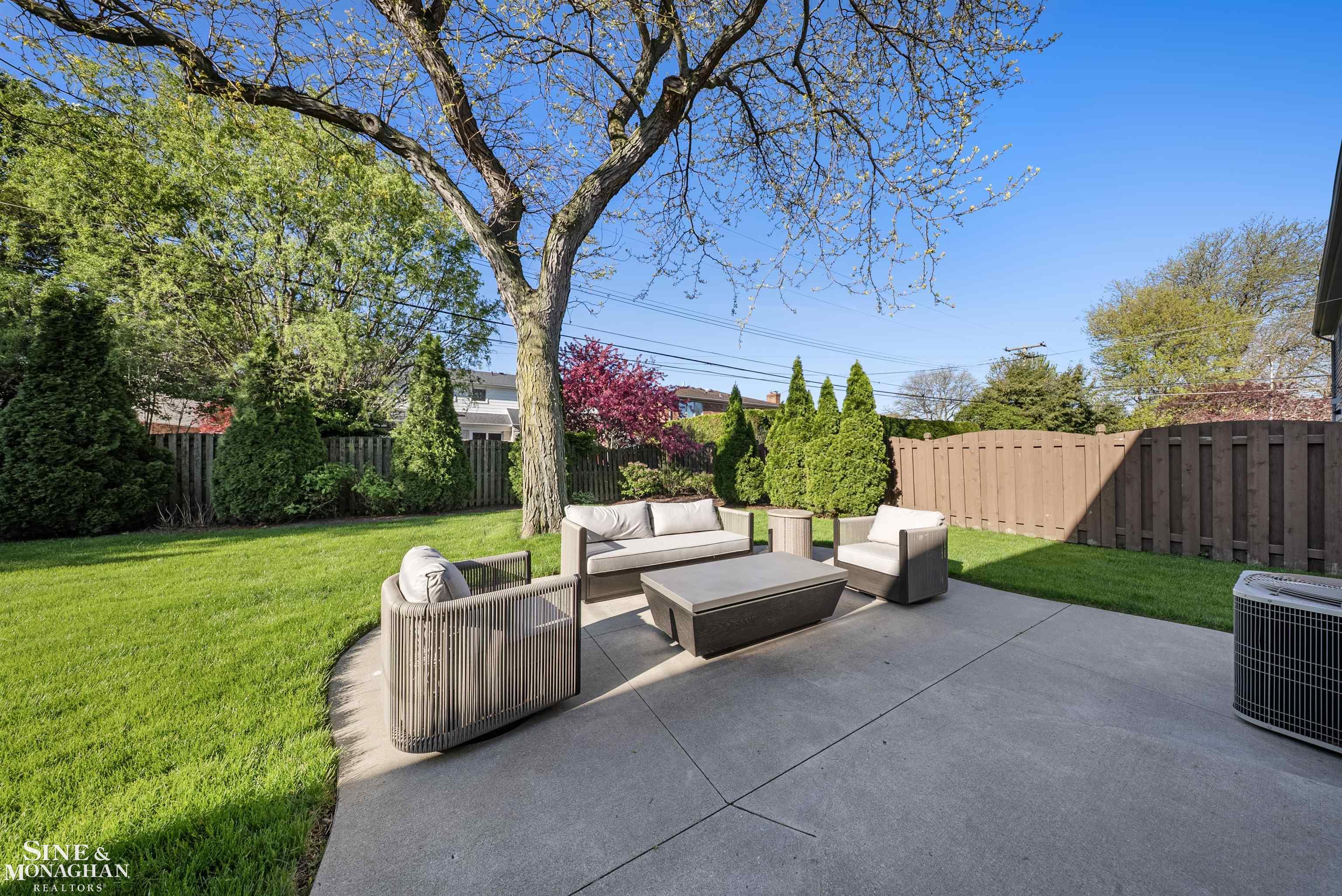 641 Blairmoor Court, Grosse Pointe Woods, MI, 48236
