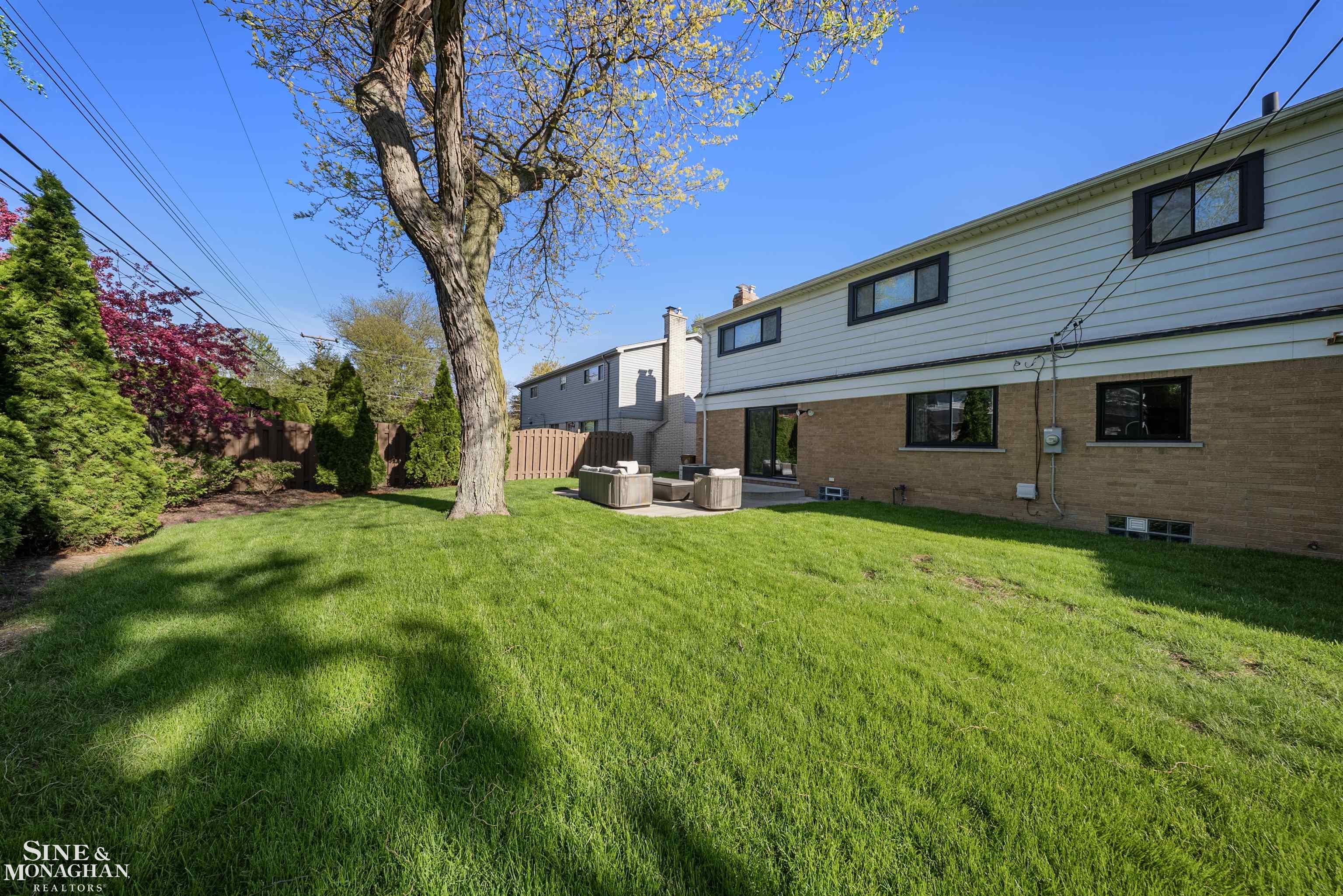641 Blairmoor Court, Grosse Pointe Woods, MI, 48236