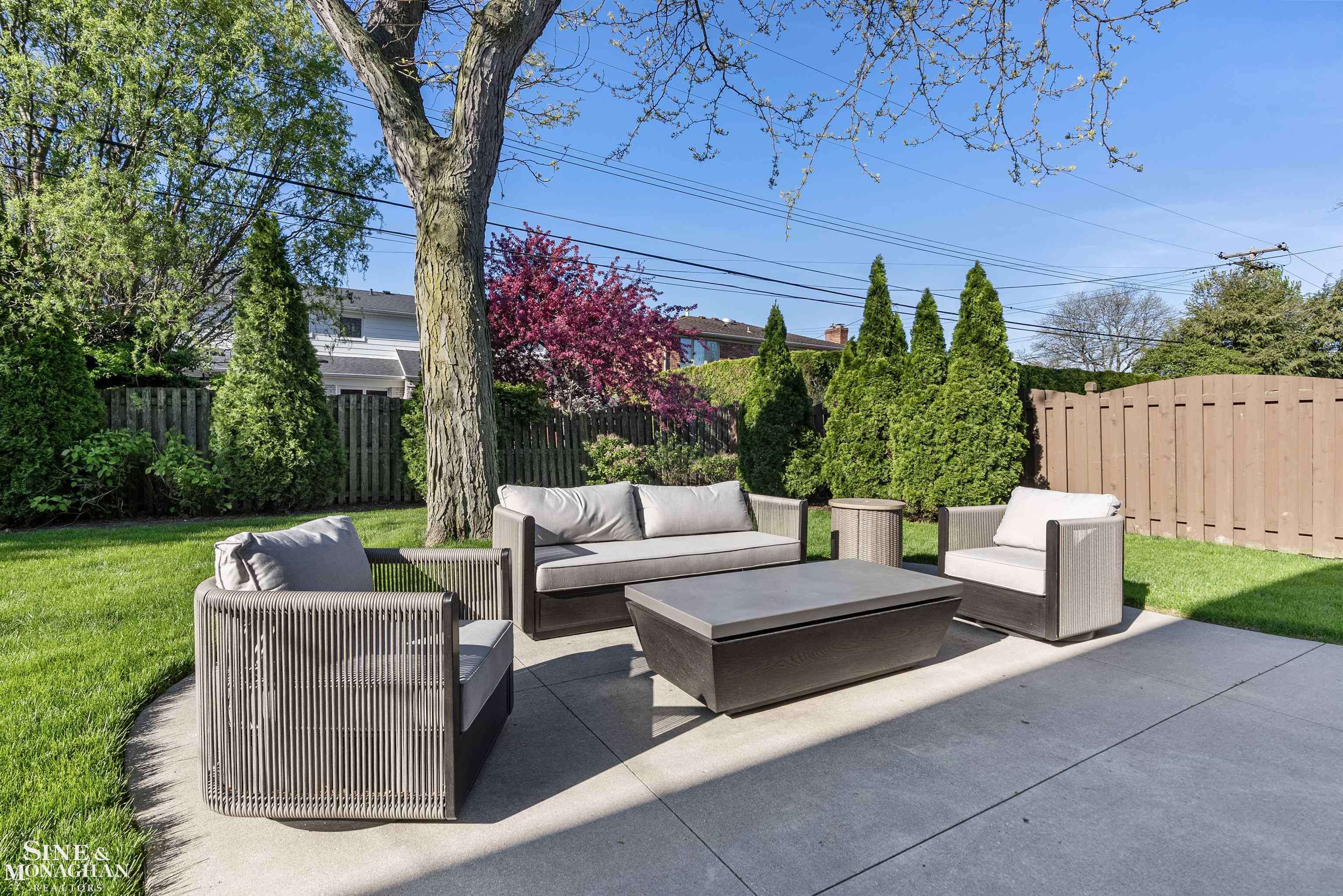 641 Blairmoor Court, Grosse Pointe Woods, MI, 48236