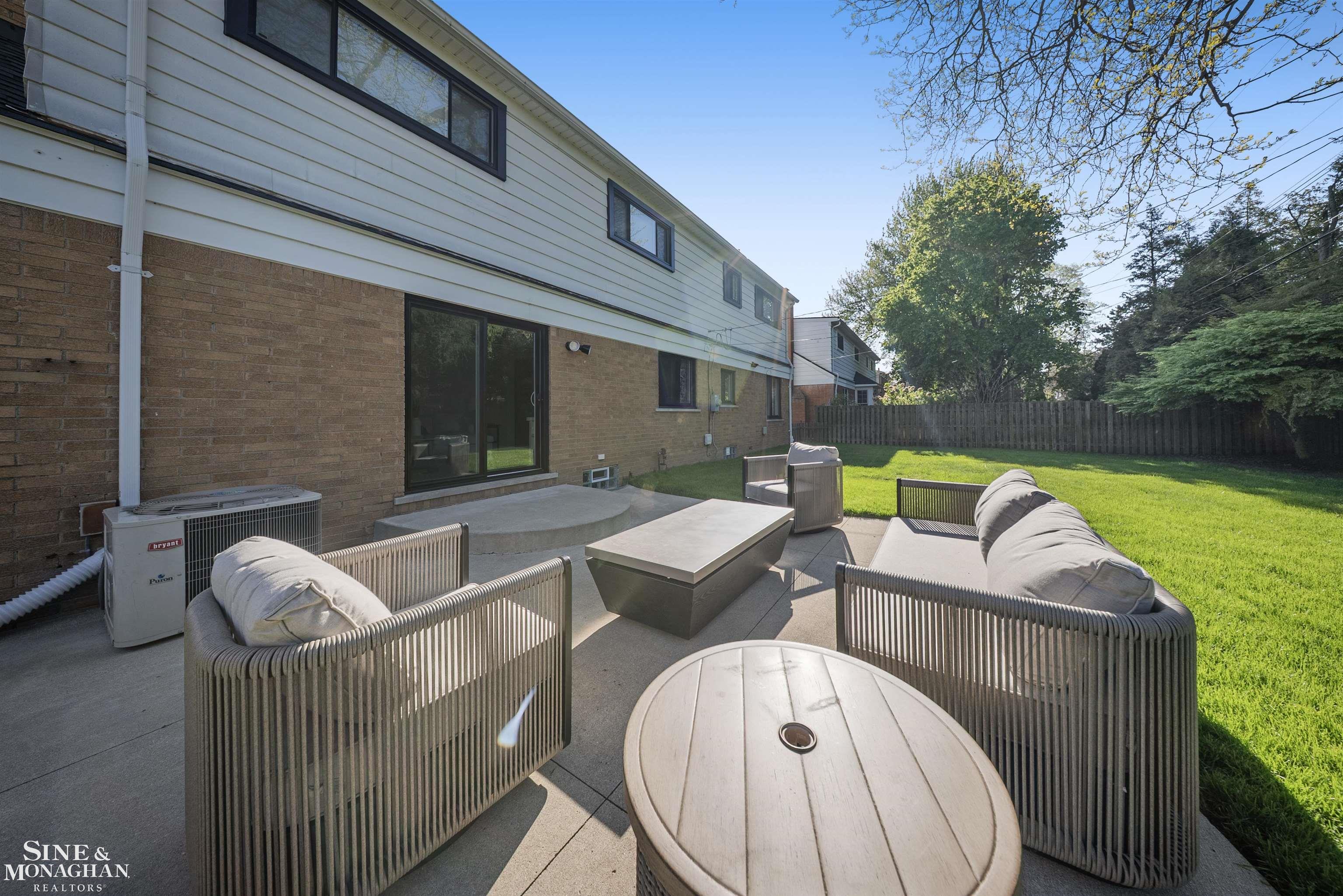 641 Blairmoor Court, Grosse Pointe Woods, MI, 48236