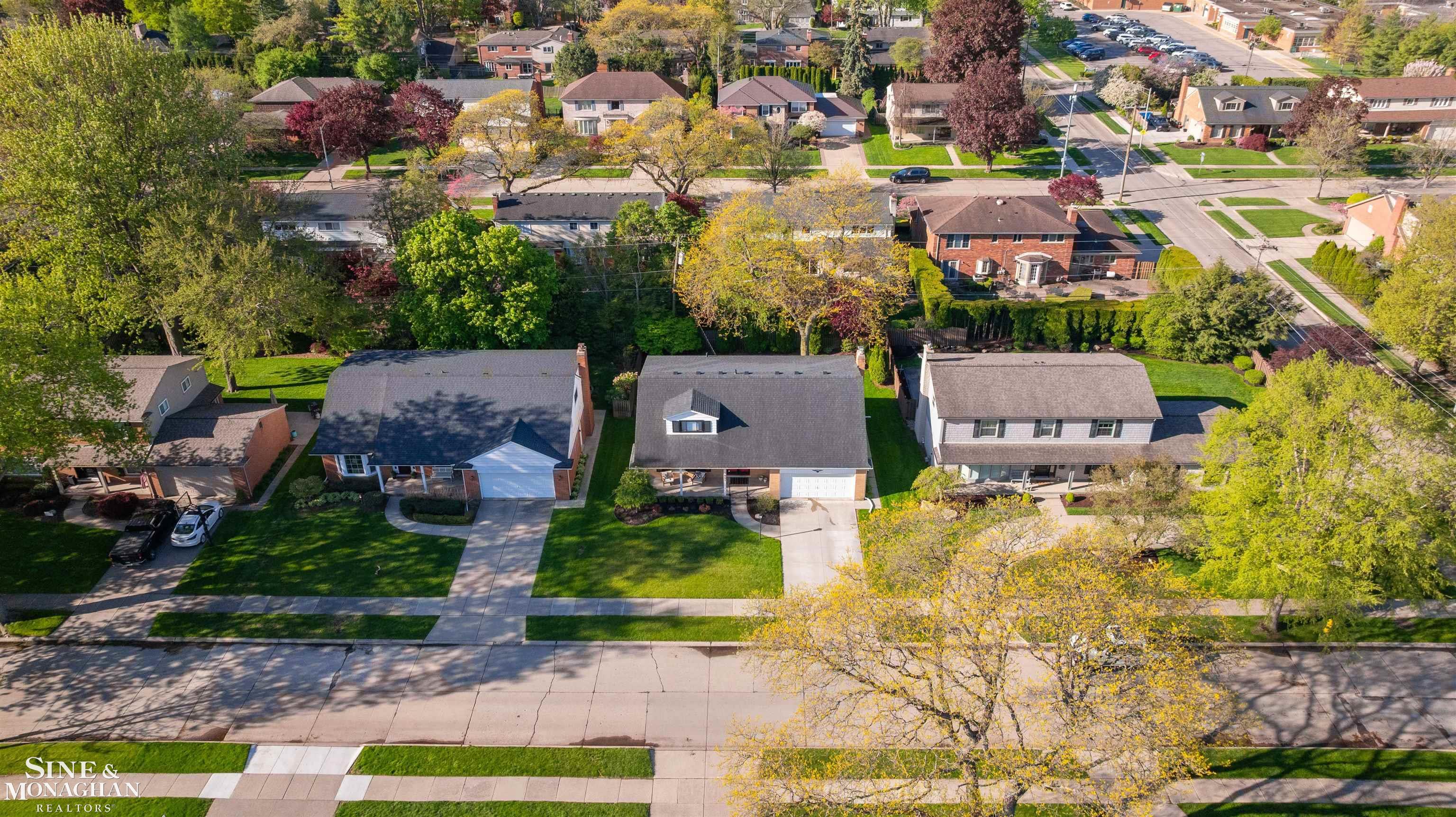 641 Blairmoor Court, Grosse Pointe Woods, MI, 48236
